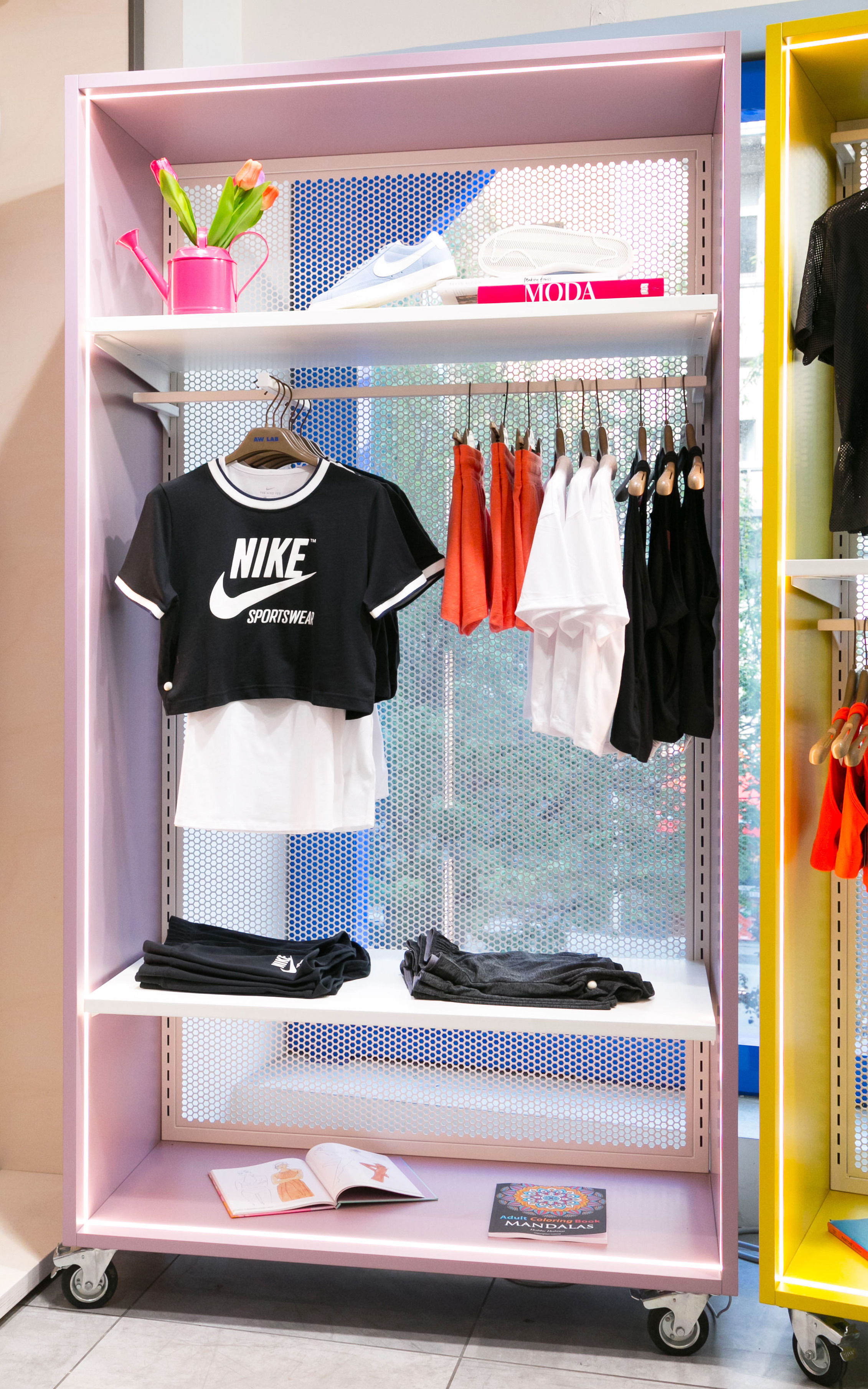 米兰 Nike 旗舰店女性空间设计-5