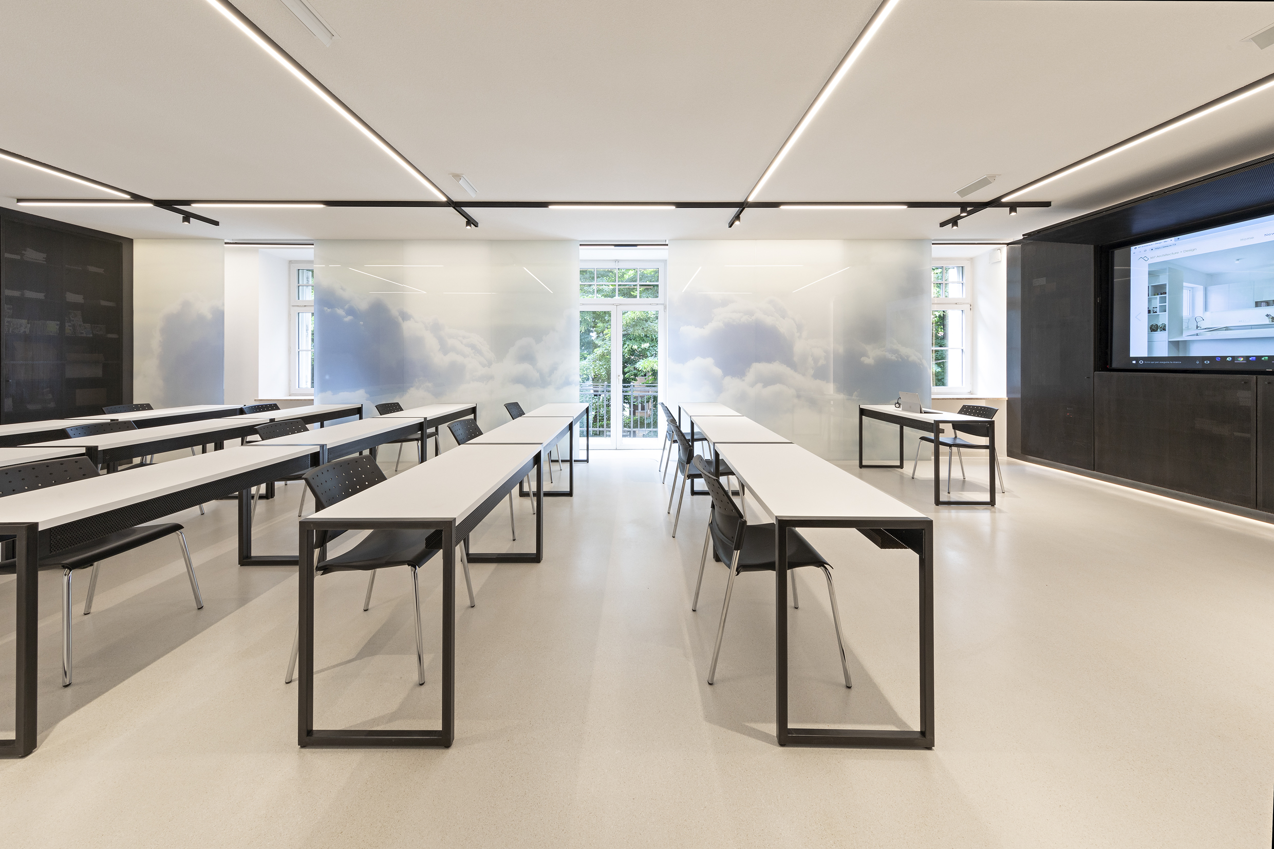 光影交织的培训教室-6