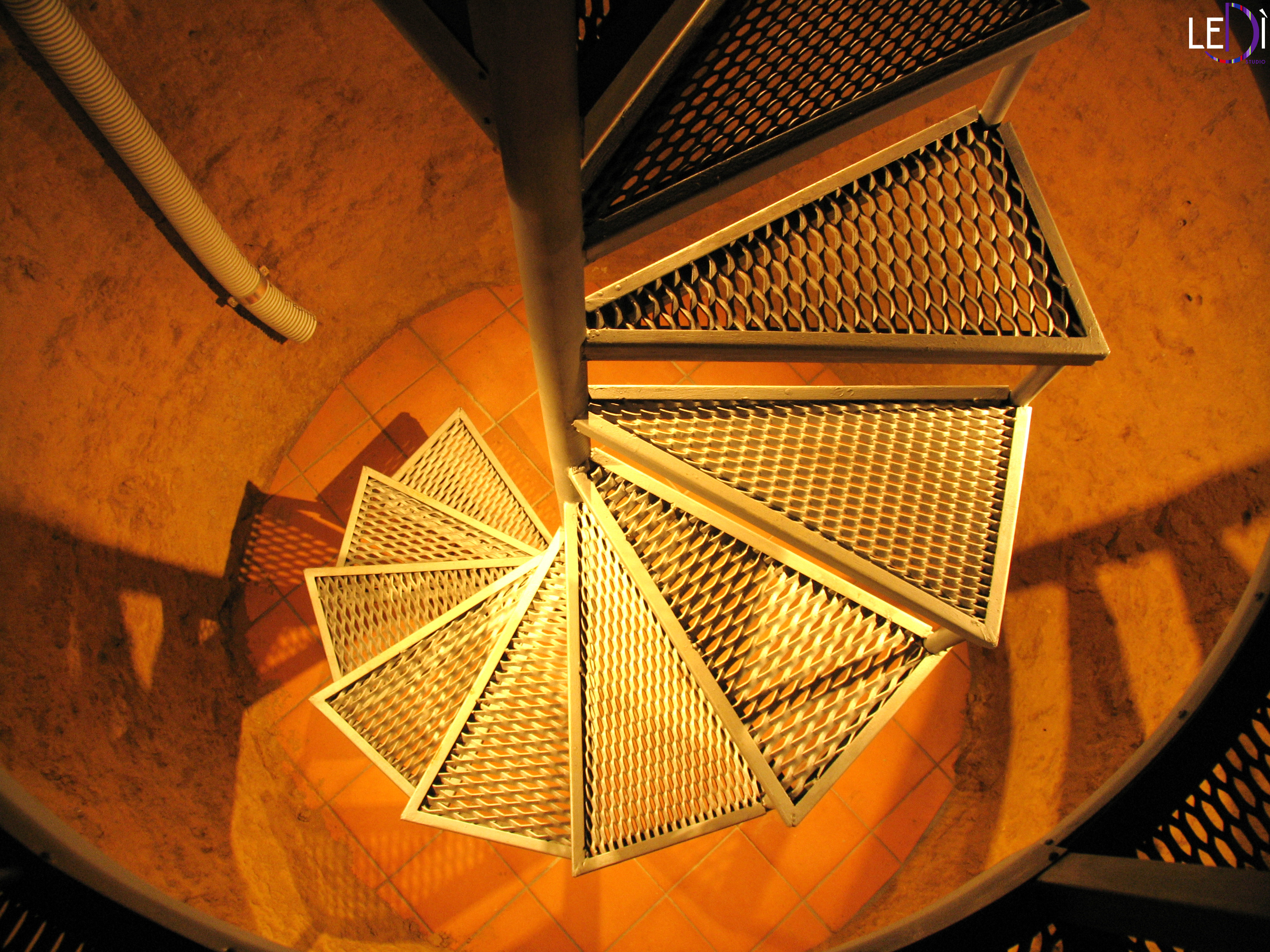 地下室秘境 · 玻璃盒中的彩色世界-3