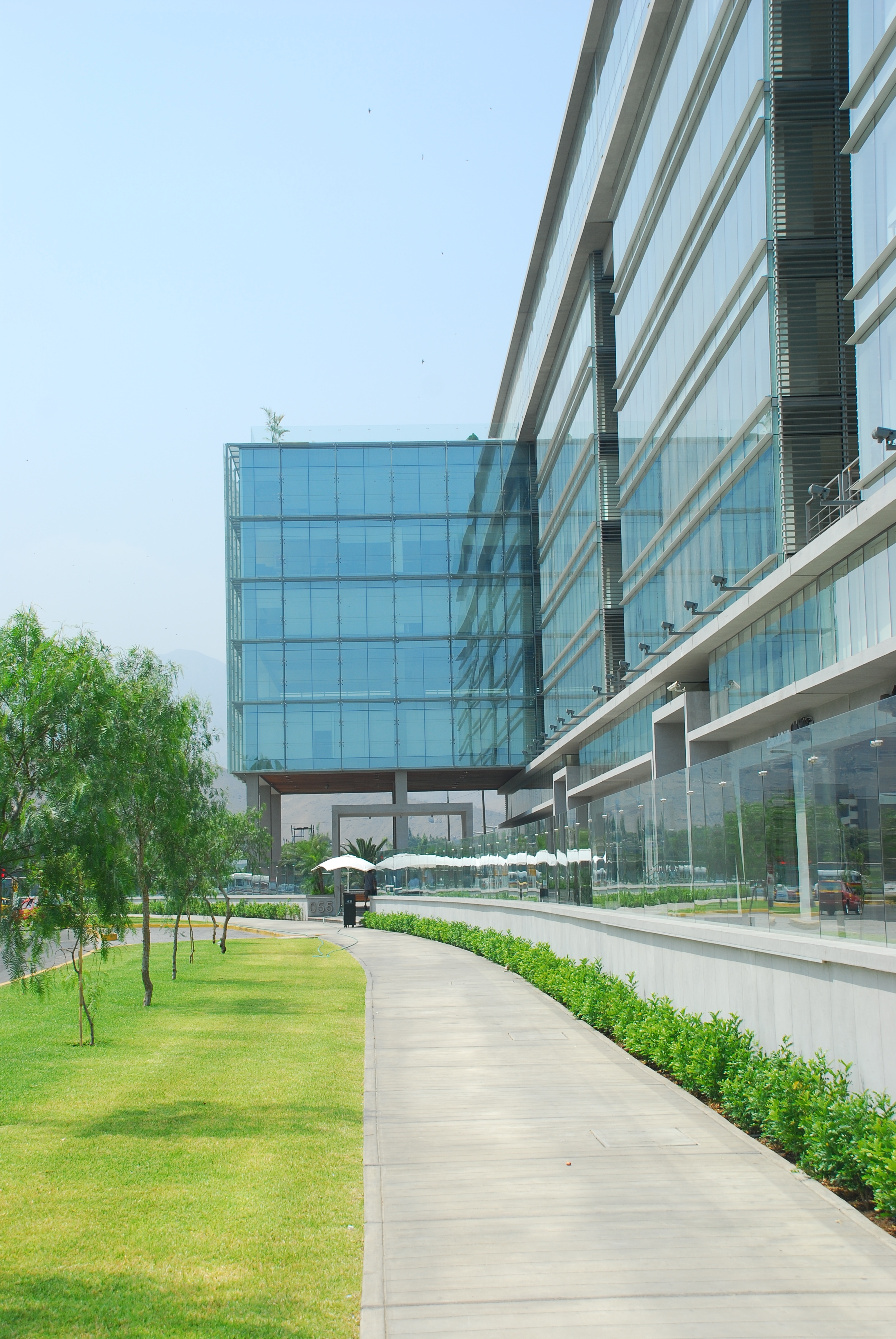 Centro Empresarial Cronos——现代办公建筑的绿色与功能融合-18