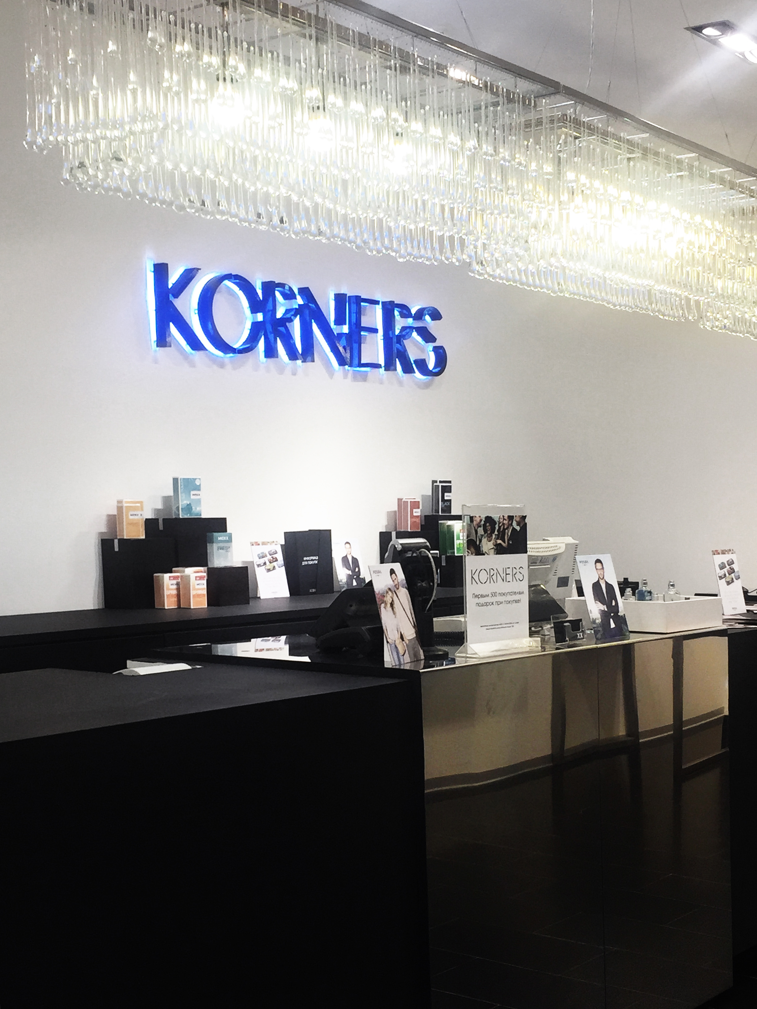 低调优雅的 Korners 多品牌店室内设计-2