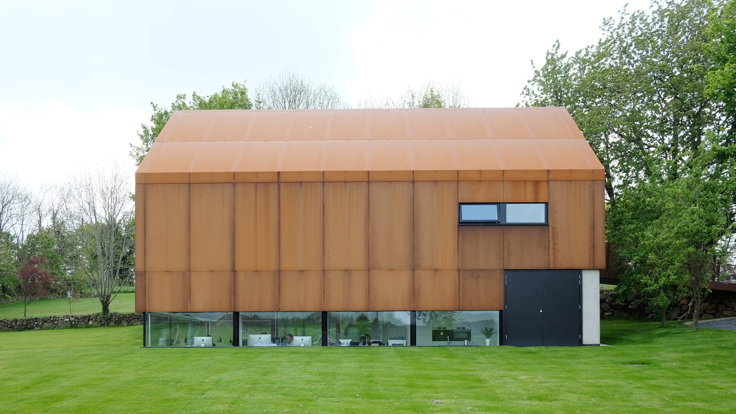 北爱尔兰嵌入式耐候钢工作室-0