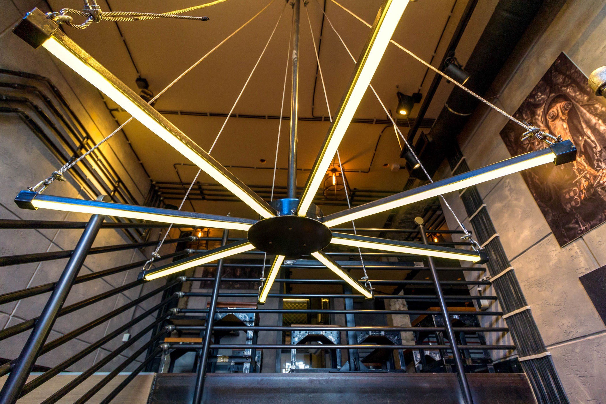 独特工业风,1200 米管道打造的极致酒吧空间-8