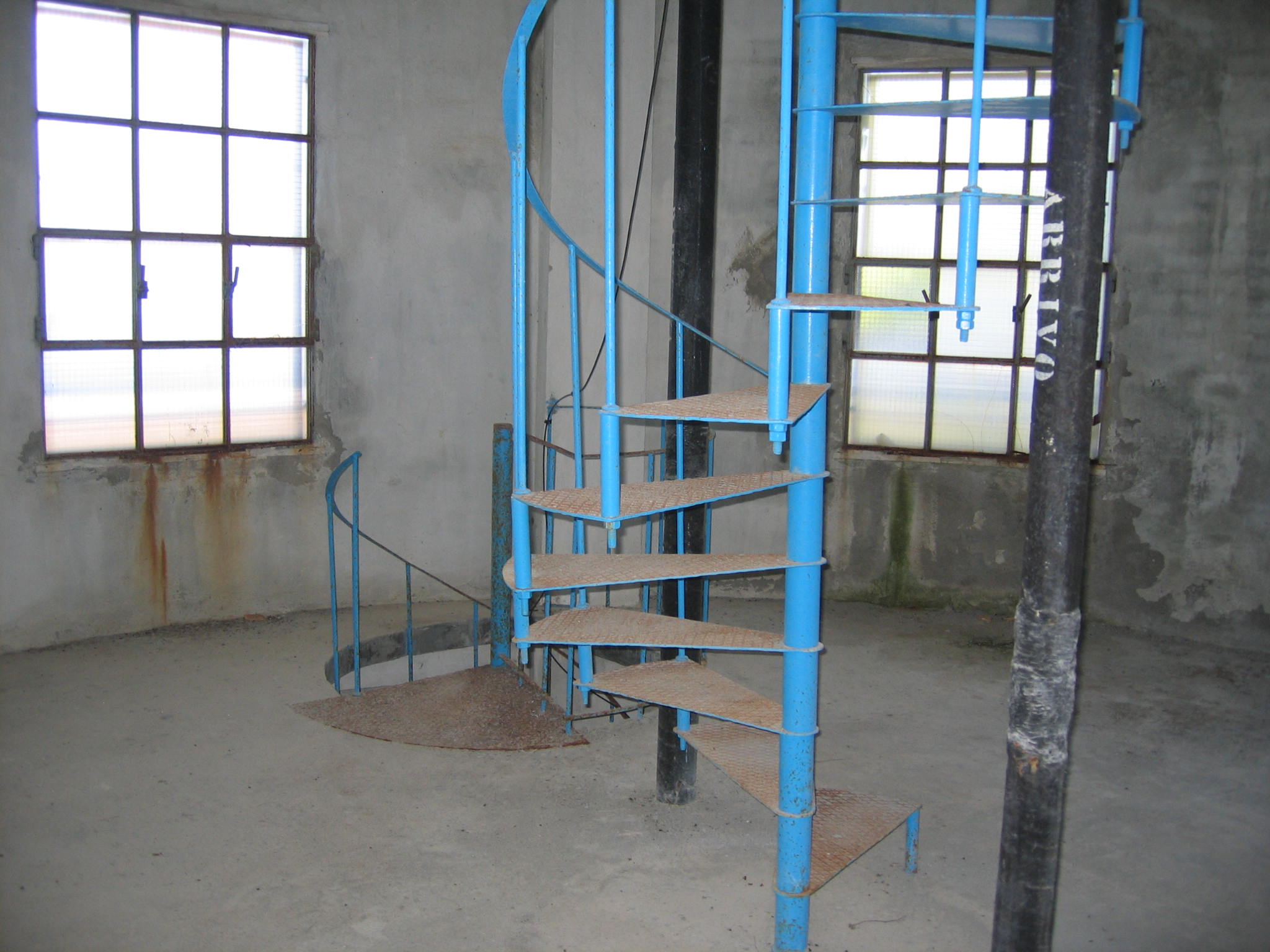 废旧水塔的创意新生 · 意大利小城艺术展览空间设计-9