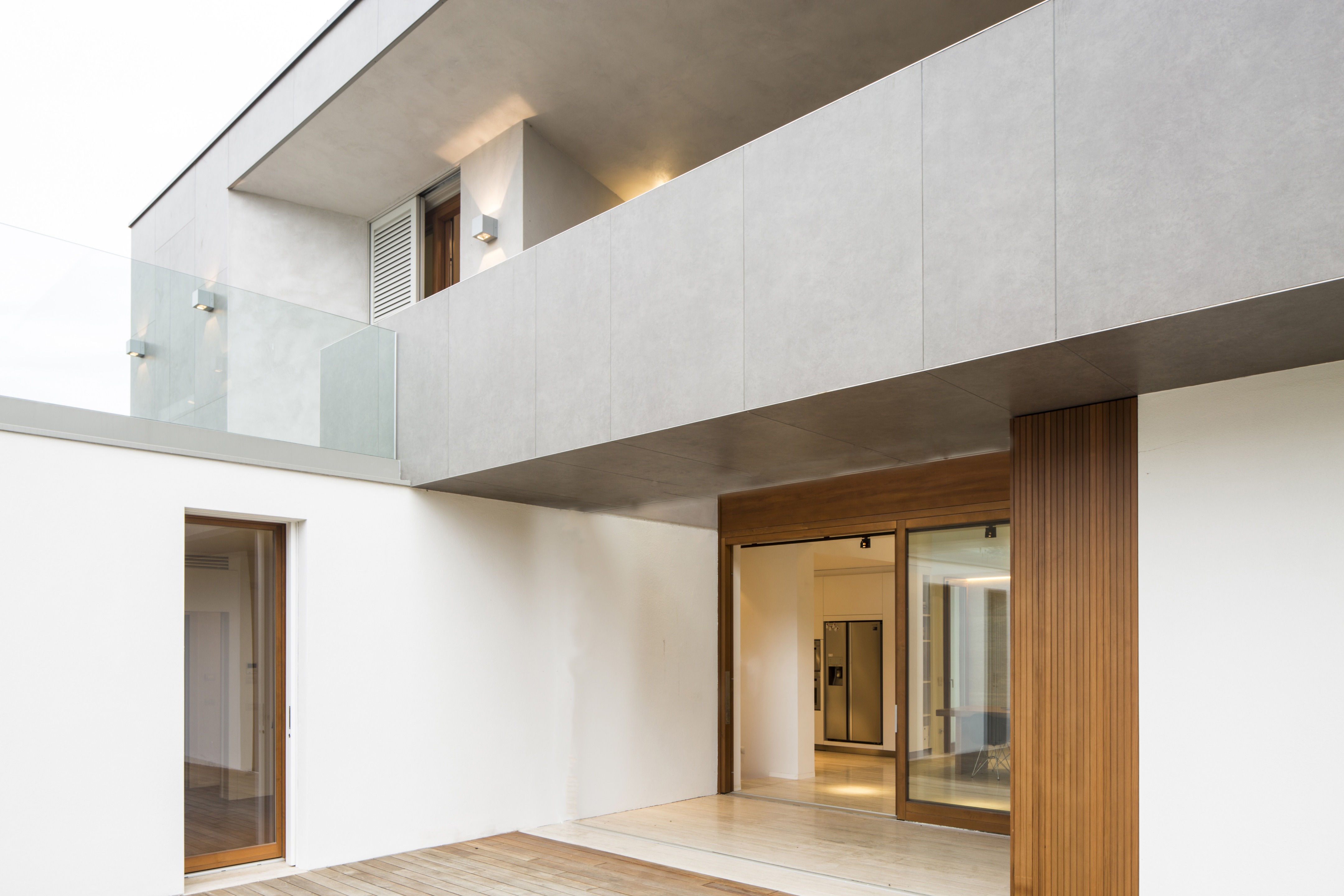 简练纯粹,自然光影交织的意大利别墅设计-10