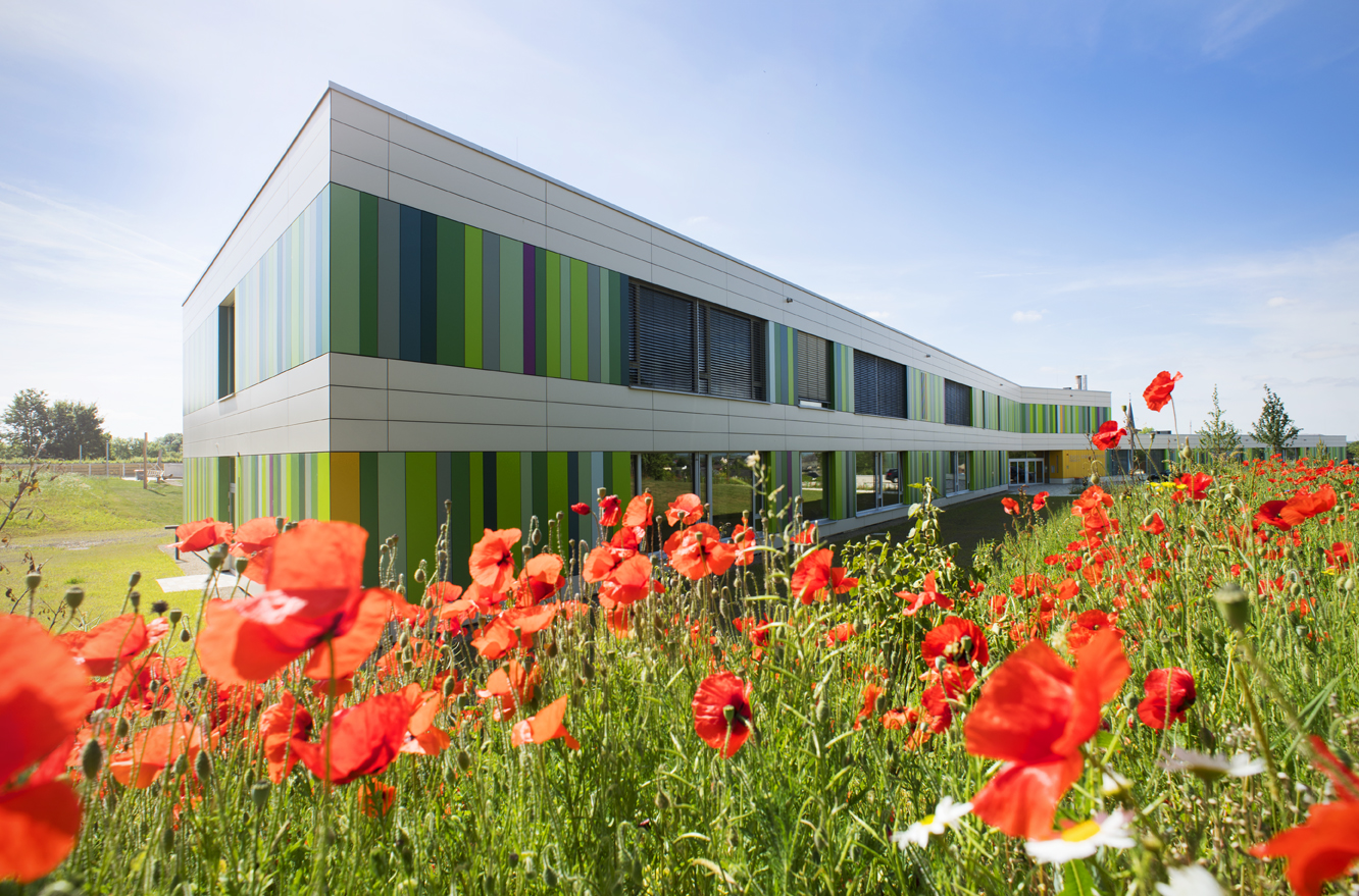 卢森堡“Ecole Schouweiler”小学及日托中心——功能齐全、节能环保的设计-0