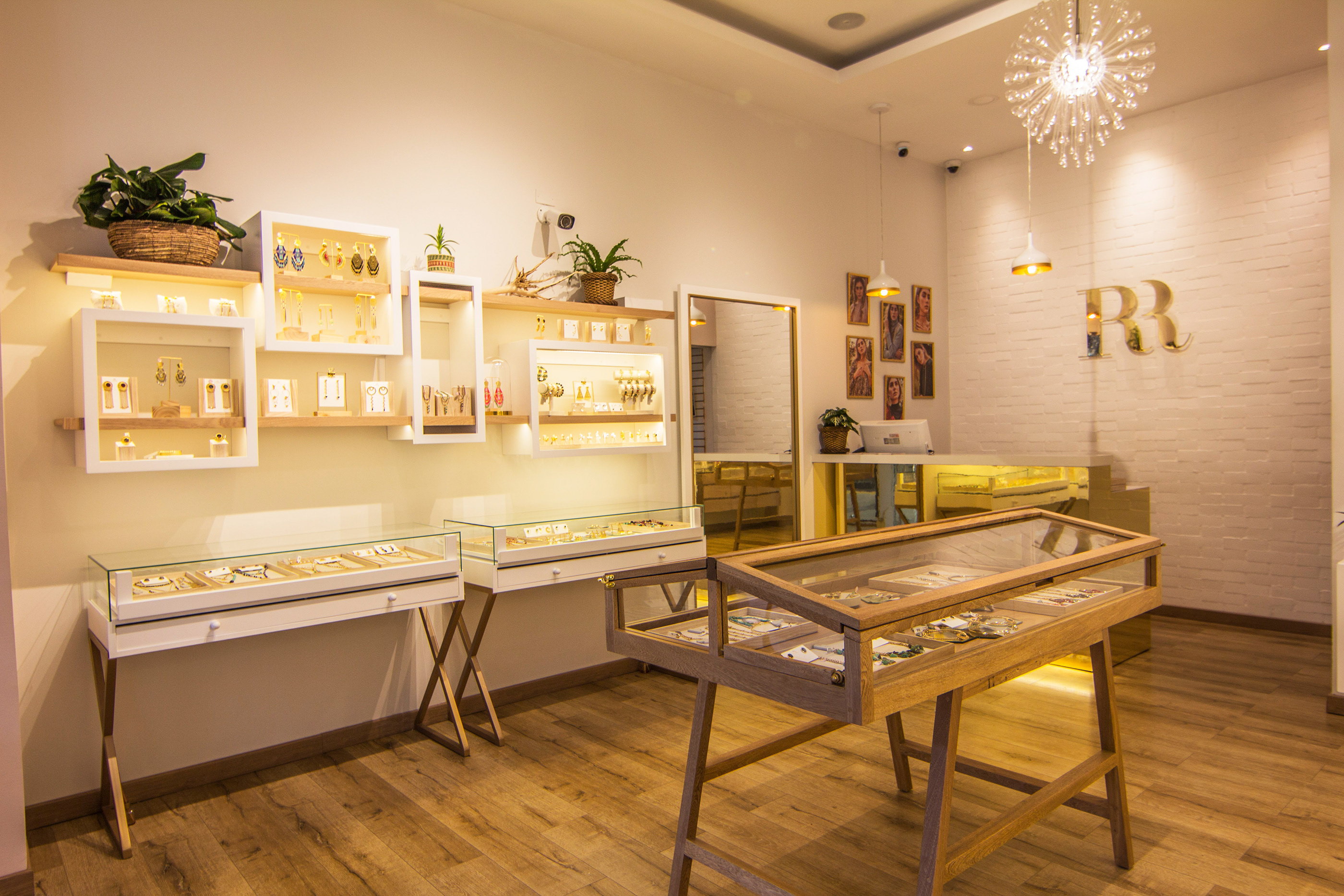 哥伦比亚手工珠宝品牌 LA SIERRA 室内设计-0