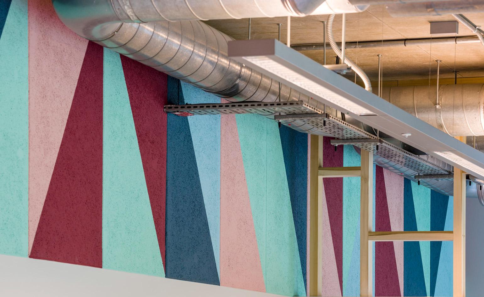 伦敦斯蒂芬·劳伦斯中心打造多彩合作空间-17