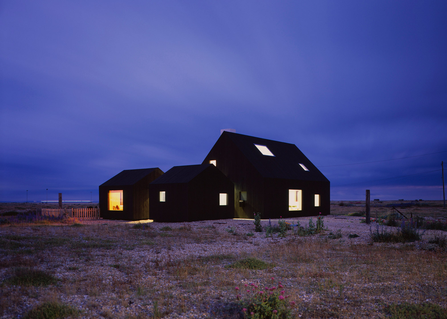 邓吉尼斯海滩“黑化”木屋-0