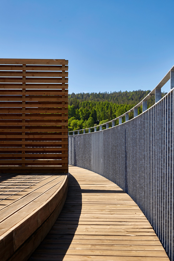 角楼 | 拥抱山丘的现代住宅设计-42