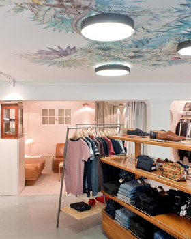 2014 年完成的 Naxor 品牌展示店室内设计