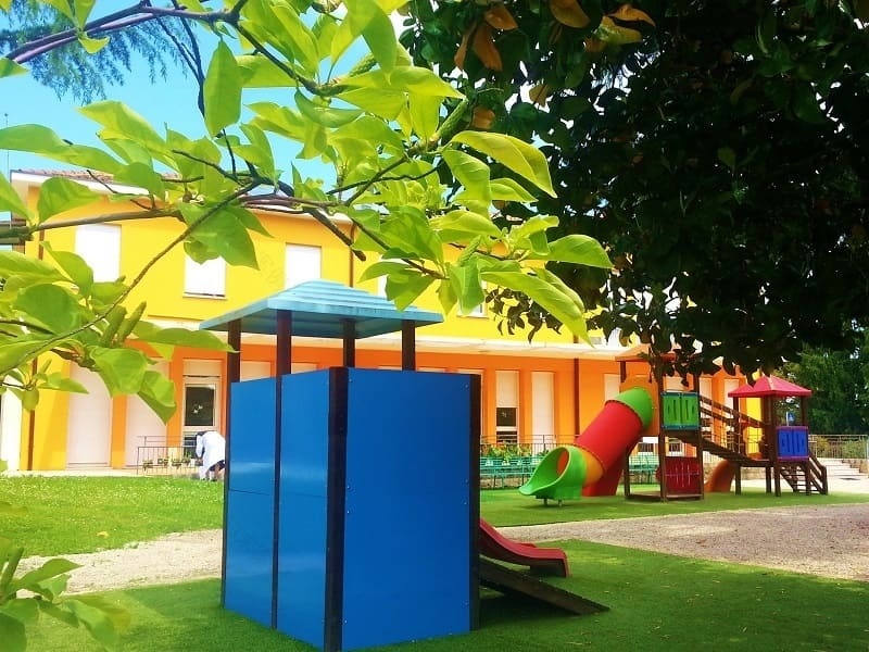 幼儿园户外抗摔草皮游乐区打造-15