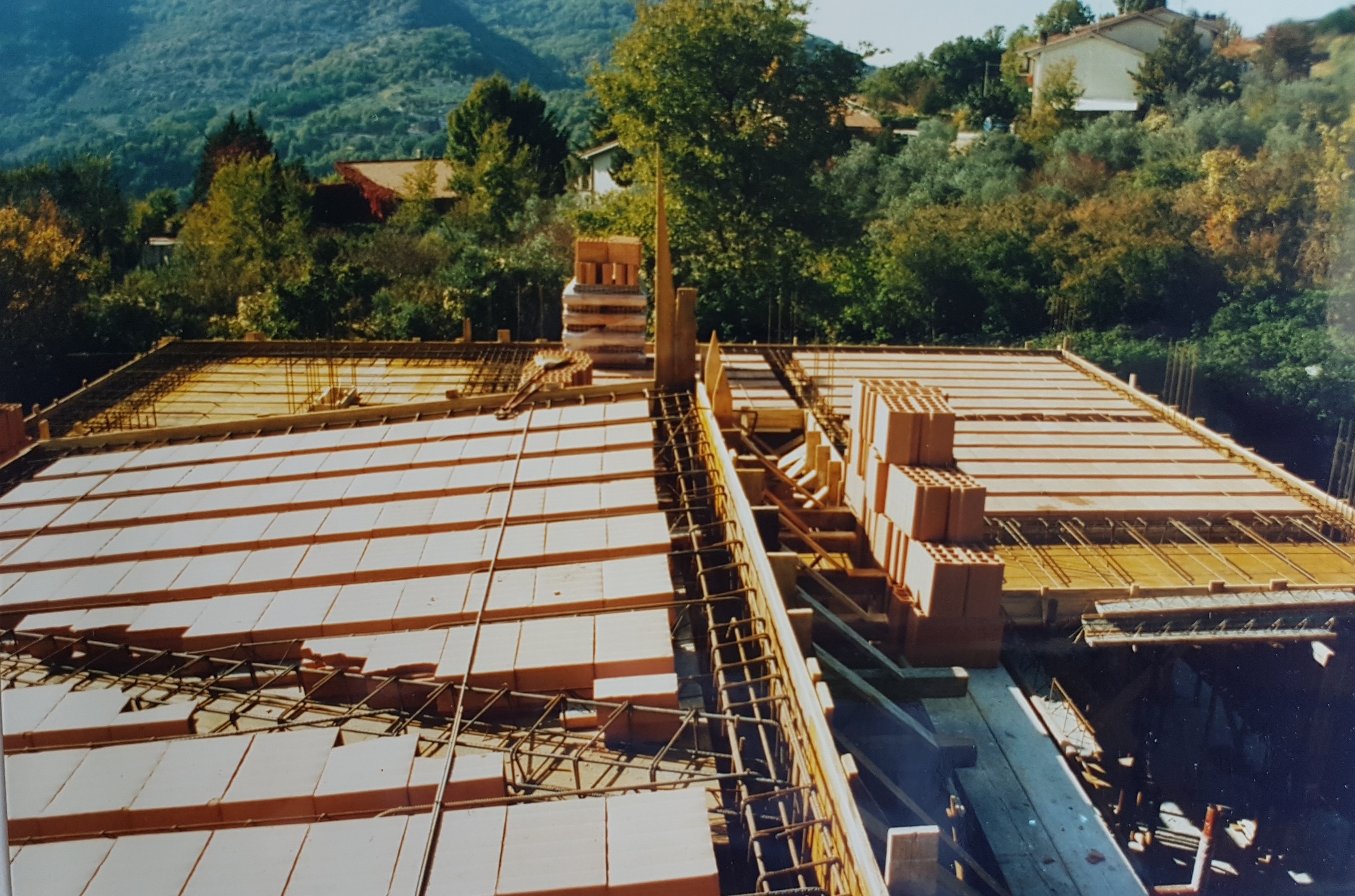 意大利橄榄树丛中的双层别墅设计-79