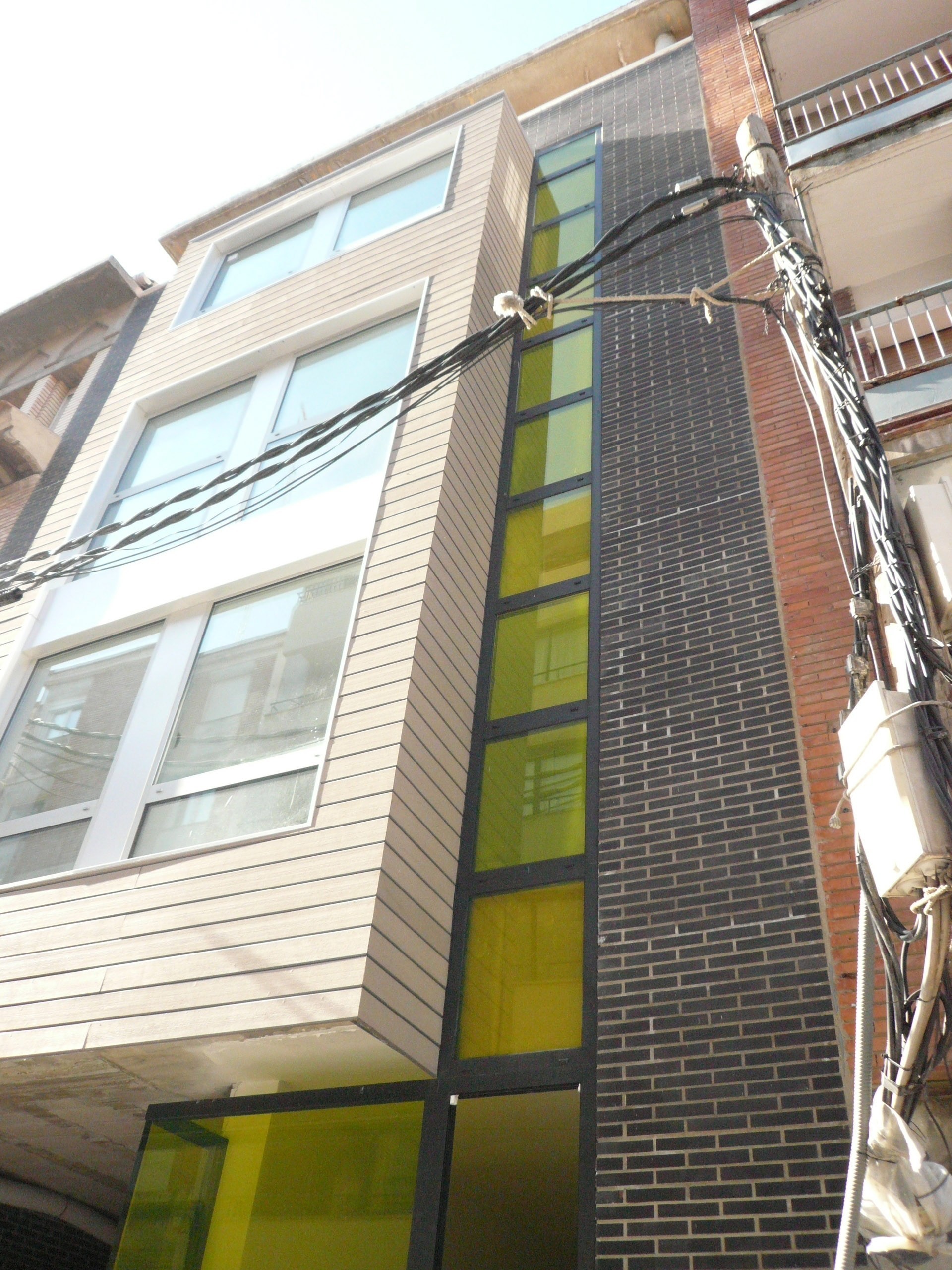 城市夹缝中的精致公寓楼-31