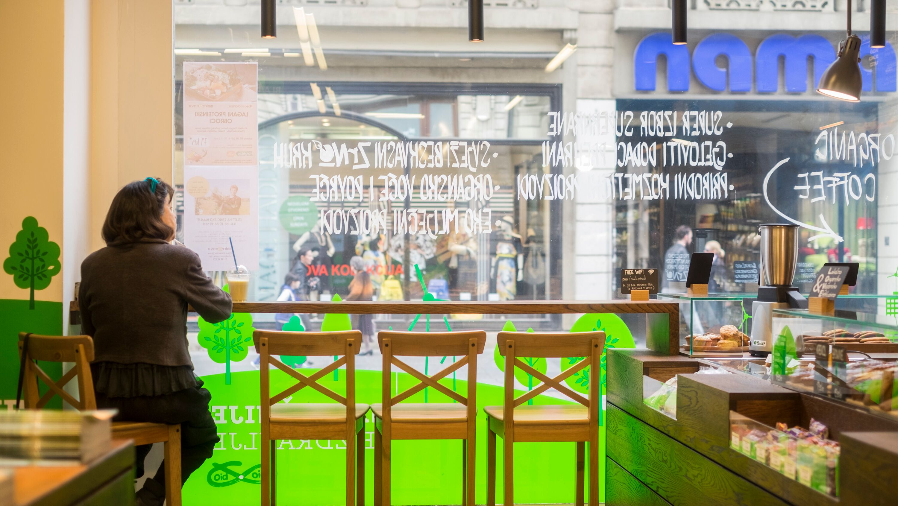 Bio&bio 生态产品店内的绿色咖啡空间-2