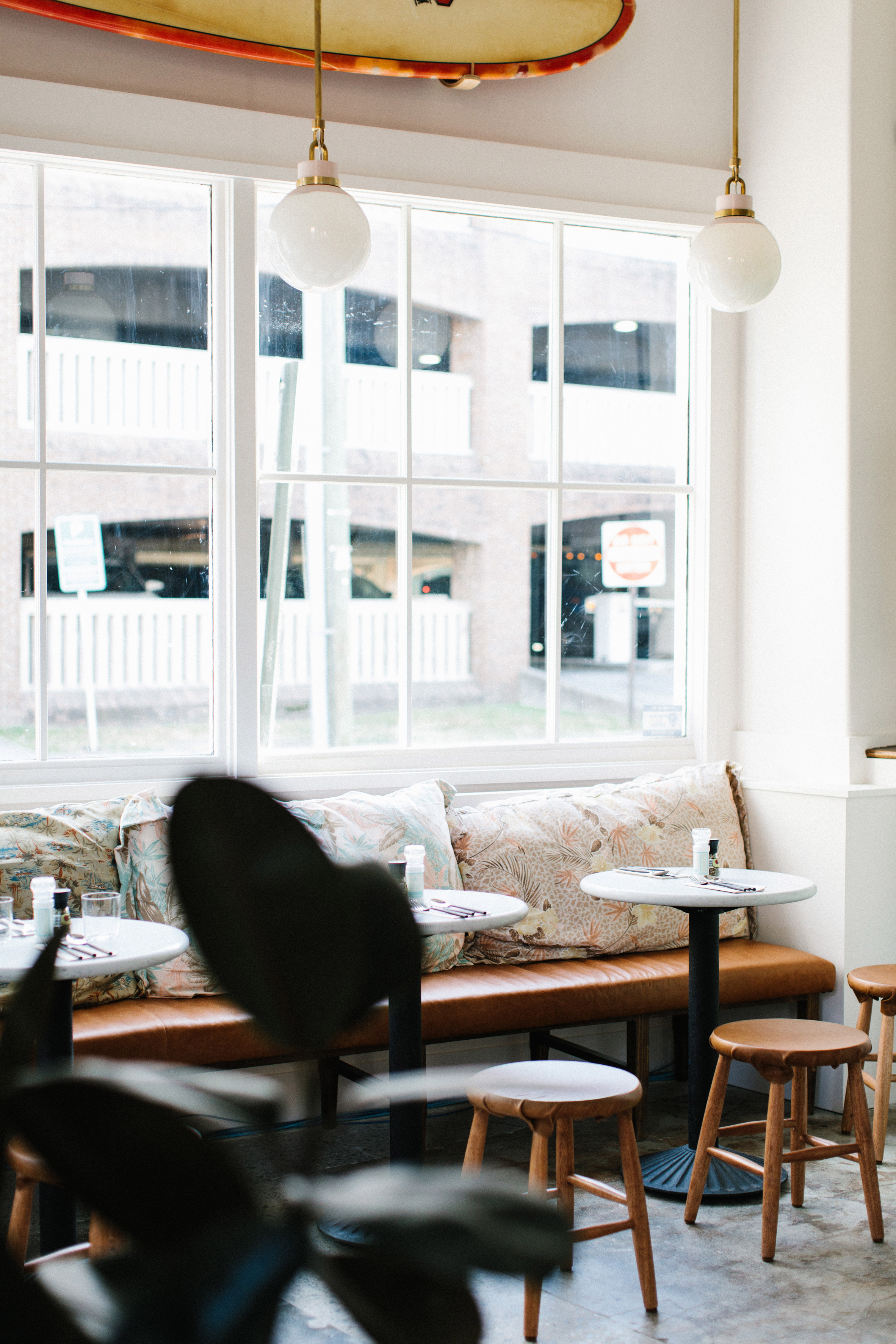 查尔斯顿历史建筑中的现代餐厅改造-12