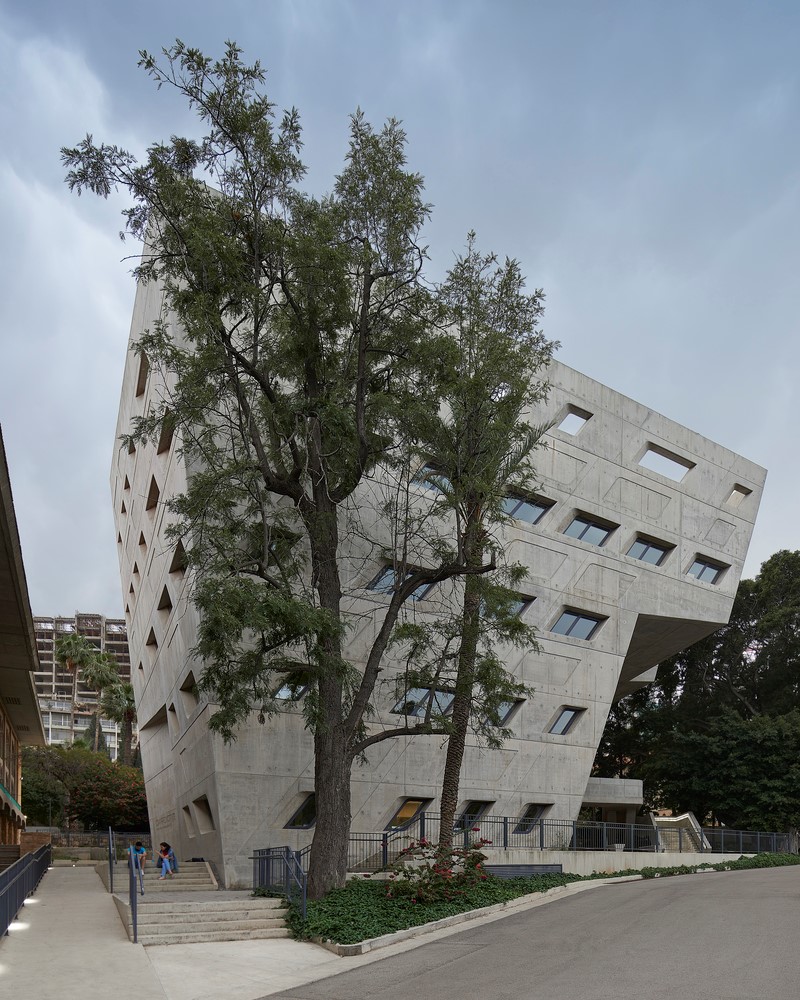 伊萨姆·法里斯研究所-12