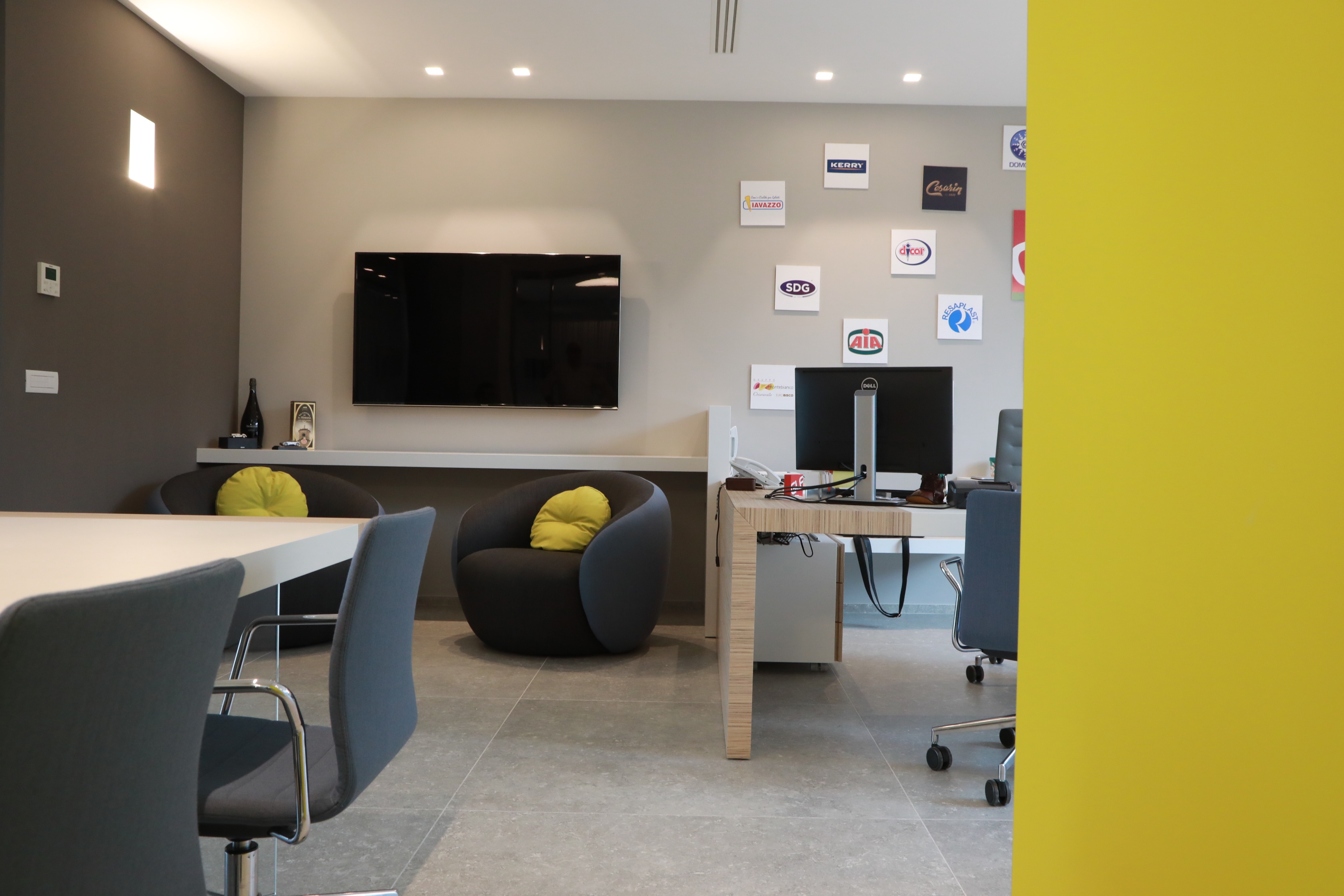 2018 年完成的新总部室内设计——Cotugno srl-11