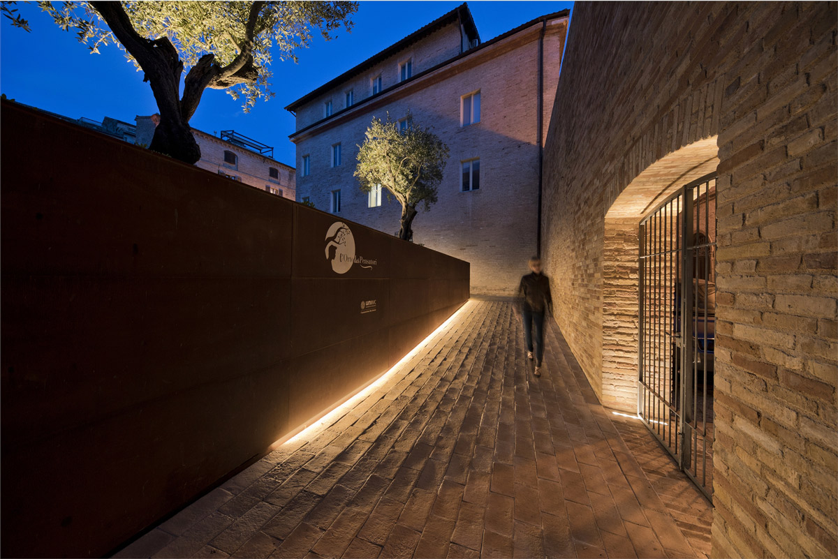 马切拉塔大学人文学科教学楼庭院重生-14