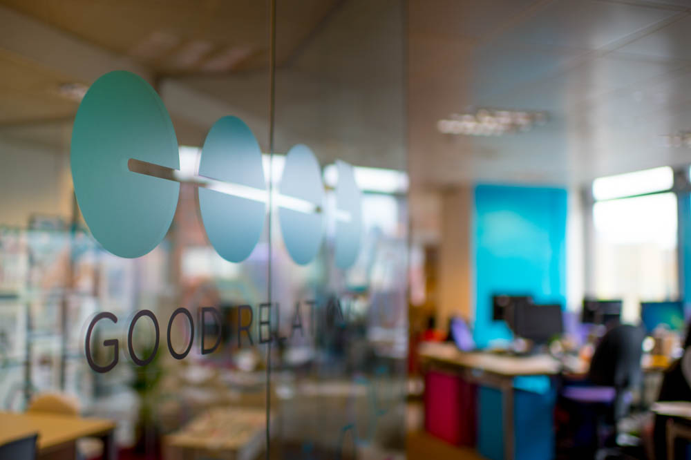 打造灵动办公环境,Good Relations 的玻璃会议室内装设计-11