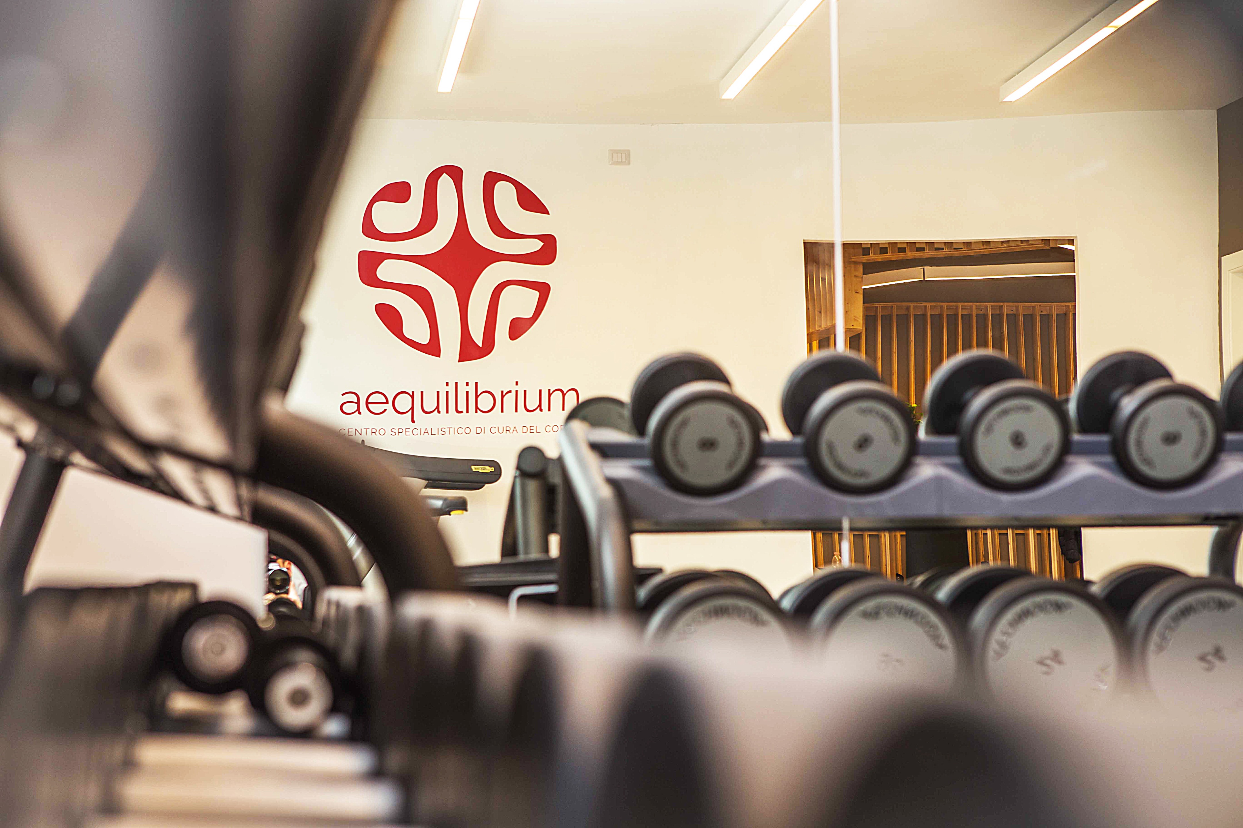 和谐均衡 | 多功能运动医疗中心设计-9