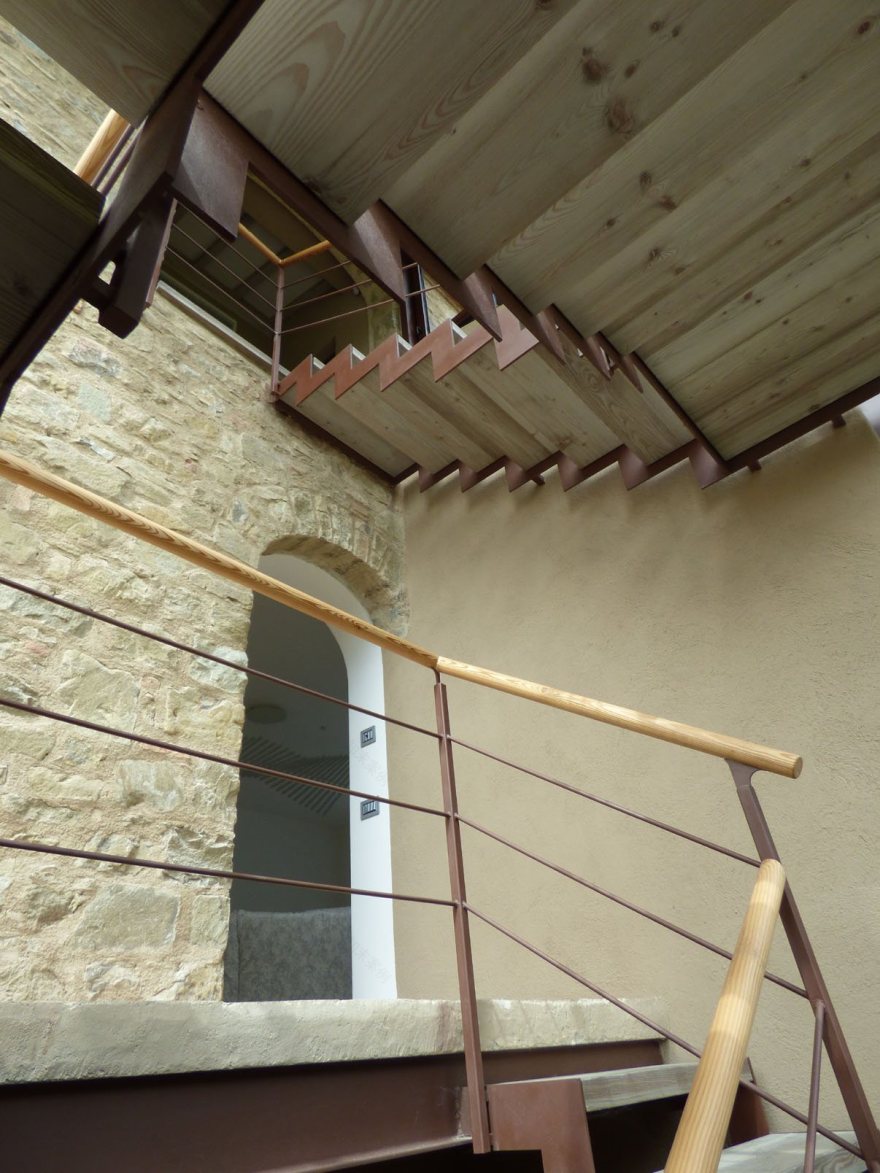 意大利乡村三层楼房改建-21