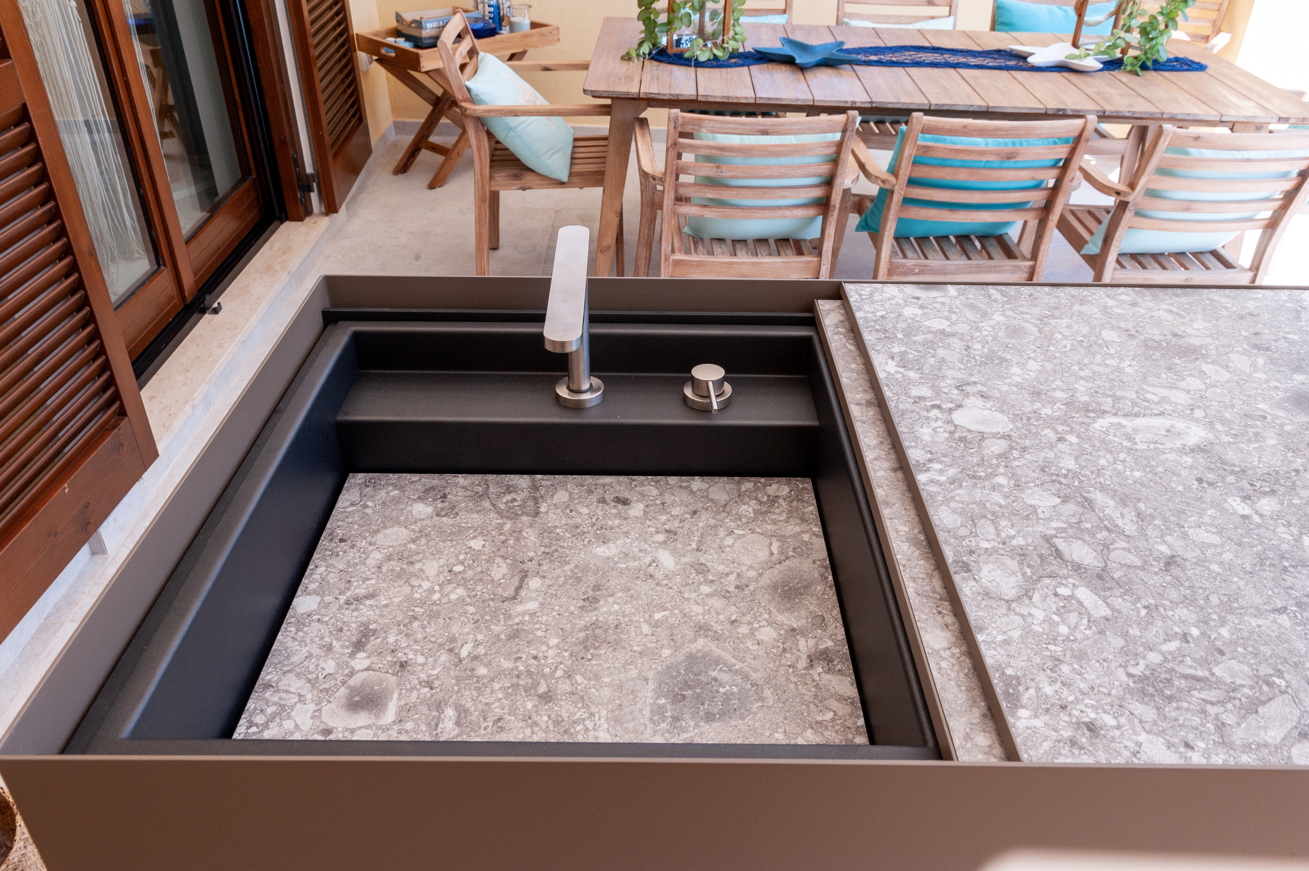 海洋主题的轻盈别墅设计-13