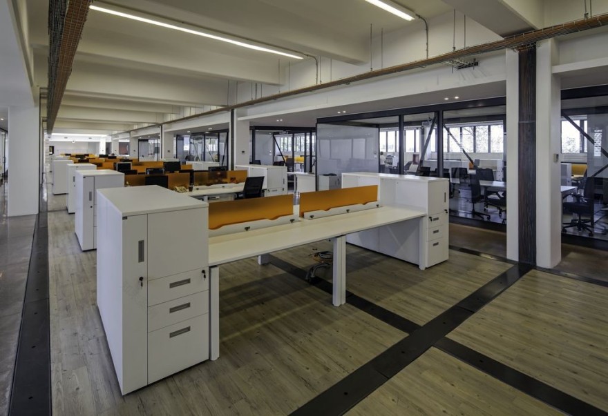 释放建筑潜能,打造高效现代办公空间-26