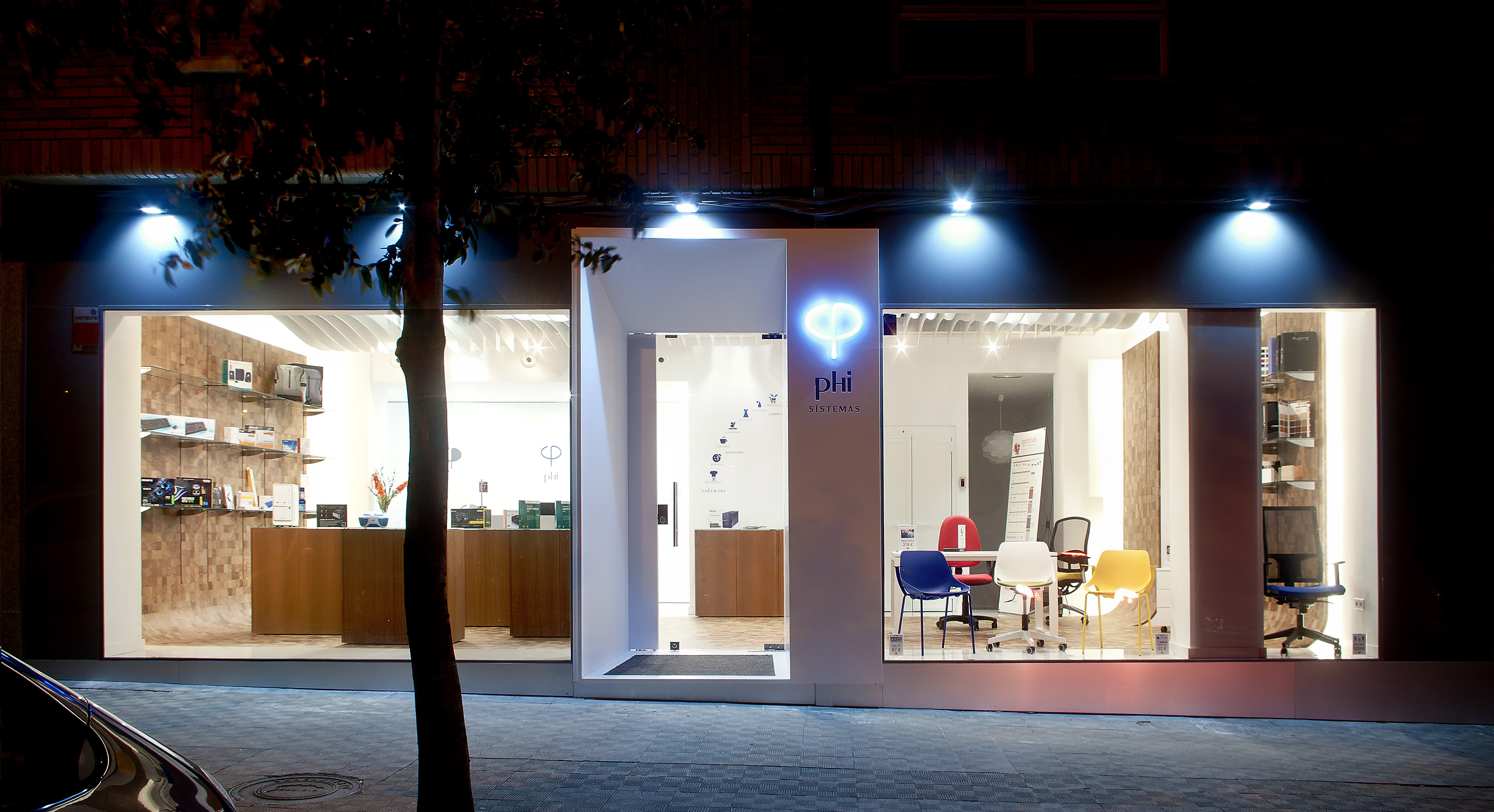 费罗尔 PHI Sistemas 商店 | 室内设计打造标志性工作空间-11