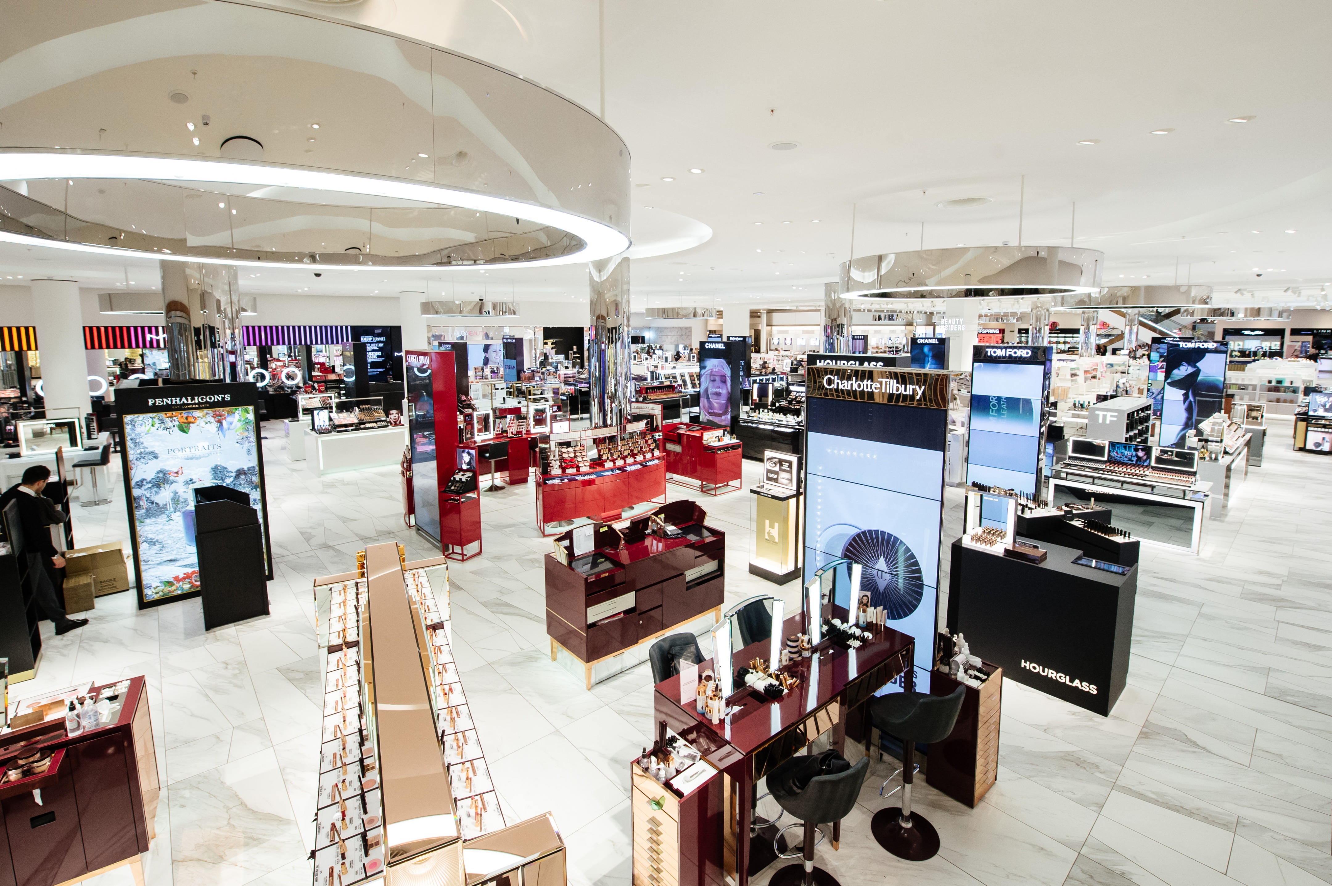 伦敦 Selfridges 百货“美发美容大厅”-3