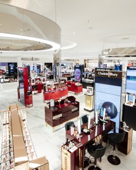 伦敦 Selfridges 百货“美发美容大厅”