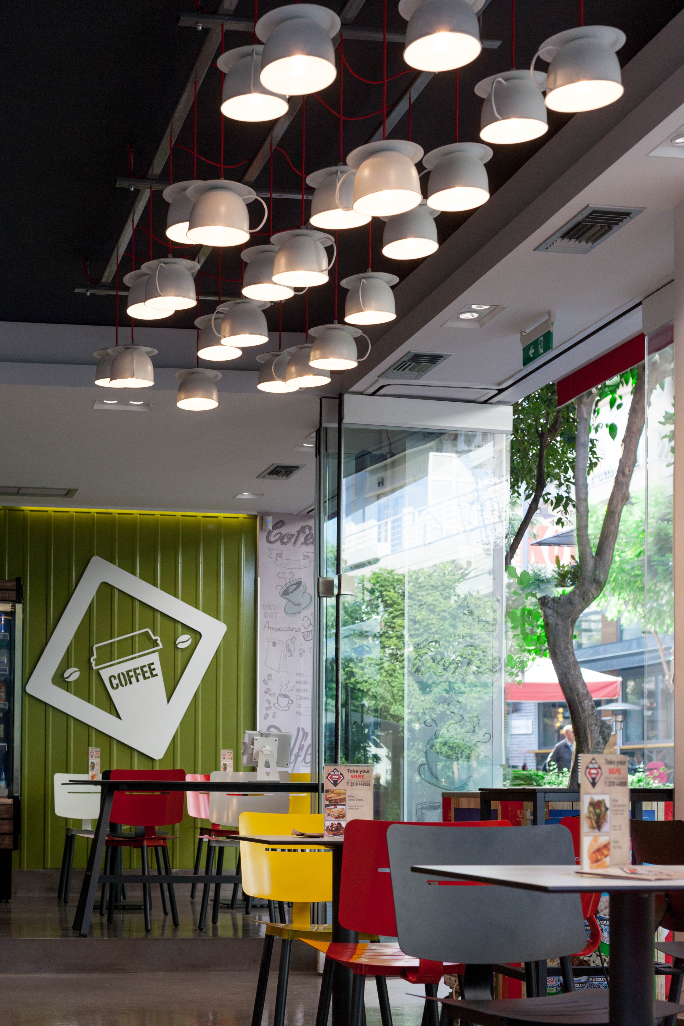 2015 年完成的 SELFIES 咖啡厅室内设计-10
