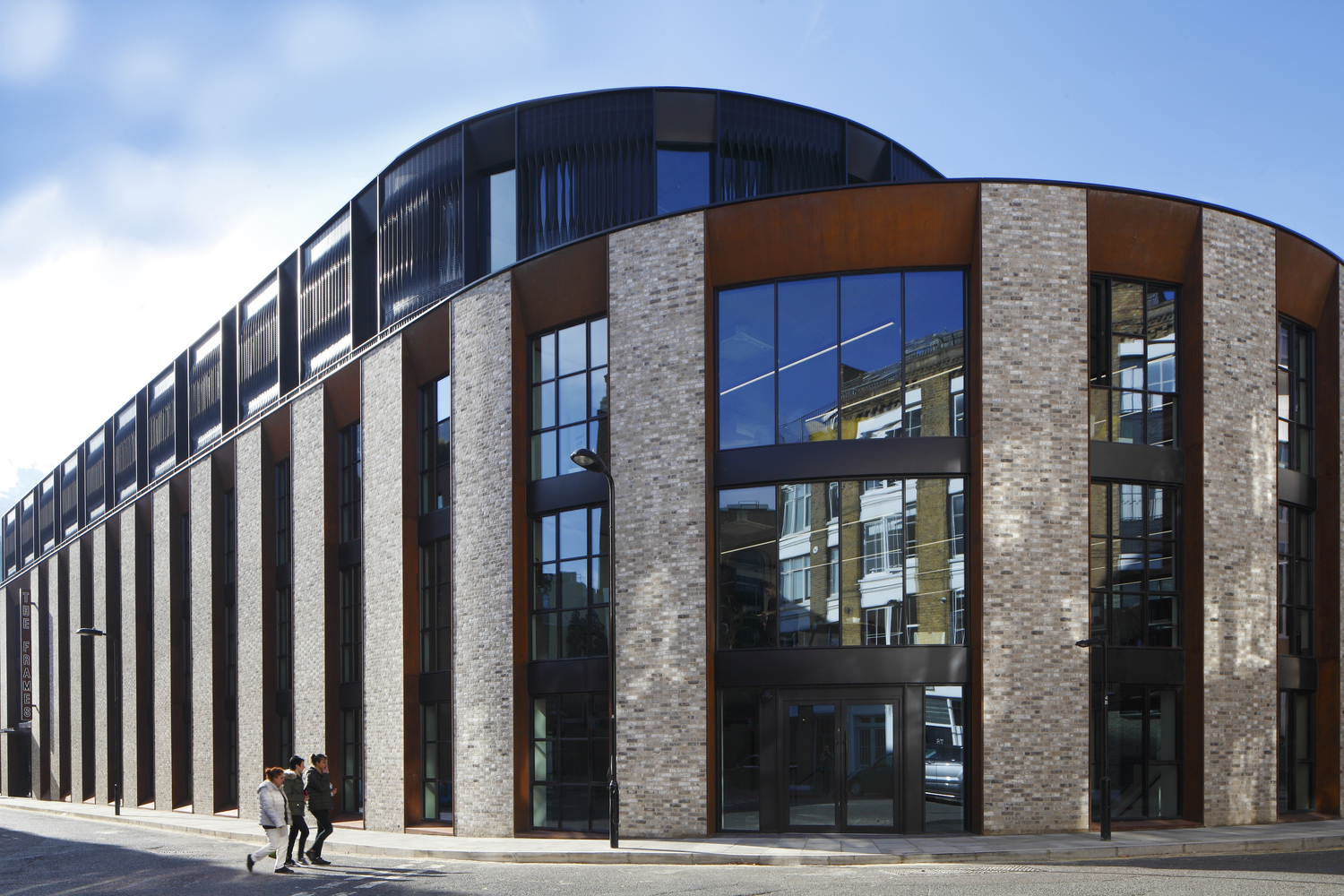 The Frames（砖,金属,玻璃的创意空间）-42