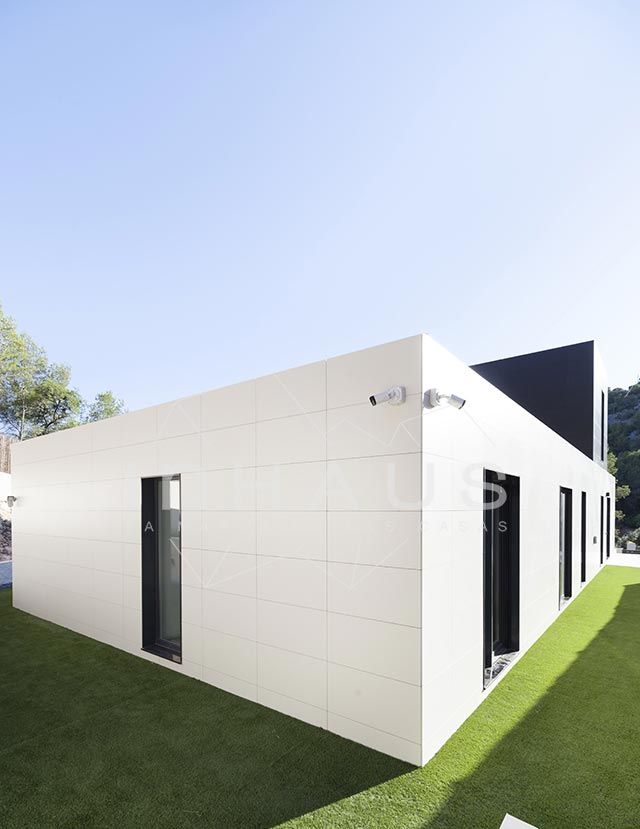 巴塞罗那简约现代模块化别墅-8