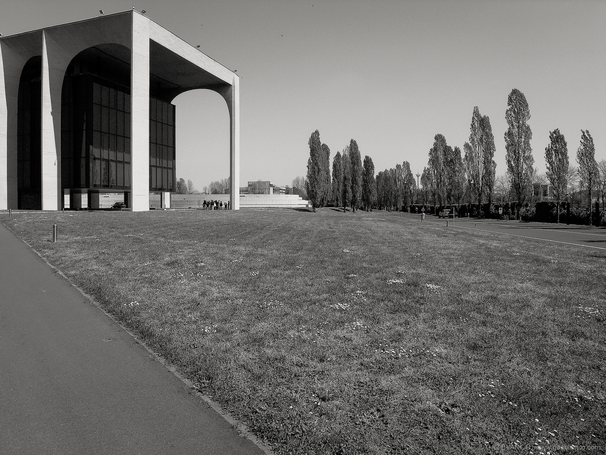 奥斯卡·尼迈耶的意大利 Mondadori 大厦 | 现代建筑的华美乐章-16