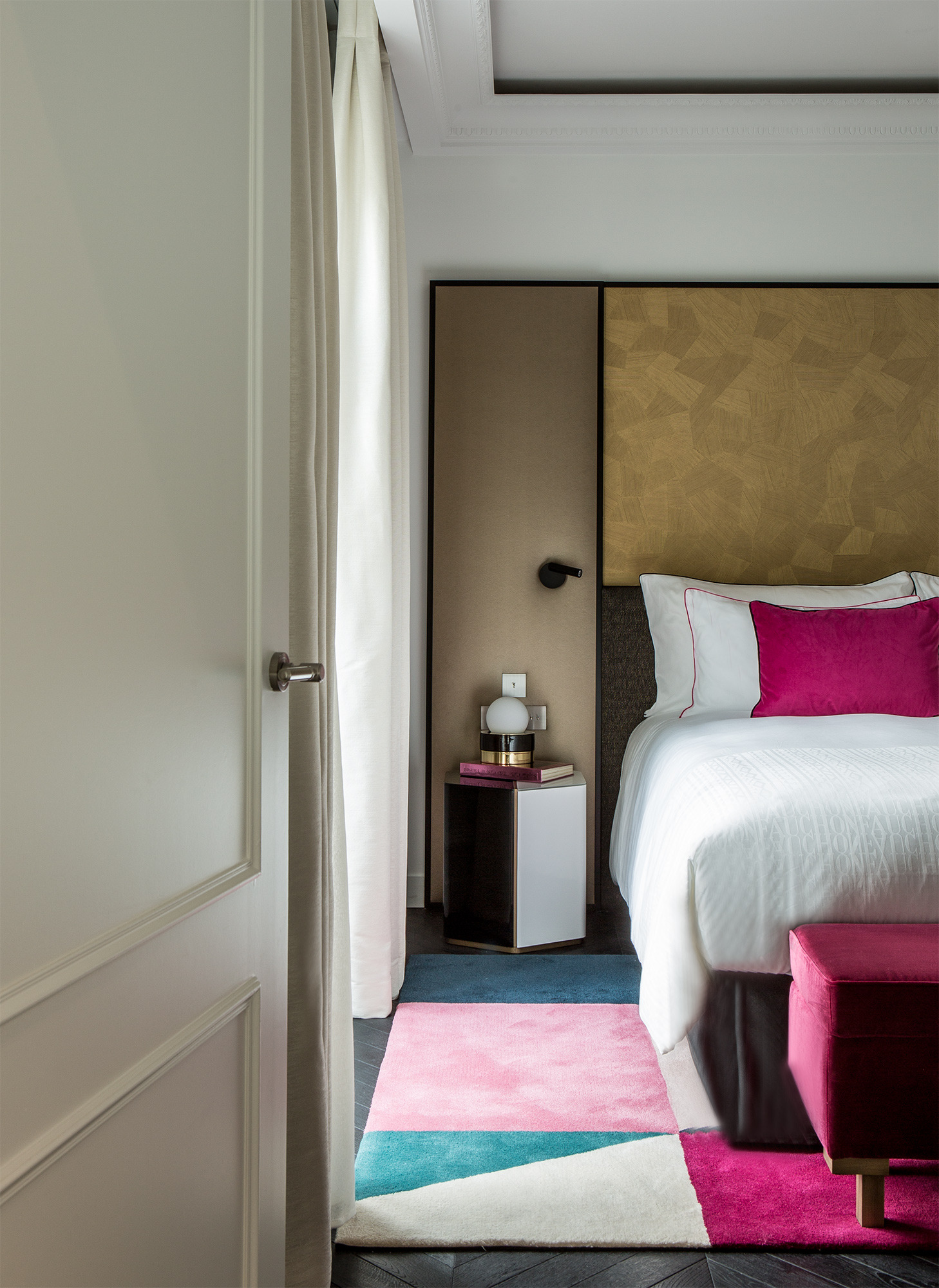 巴黎馥颂酒店 | 粉色与黑色演绎的法式浪漫-40