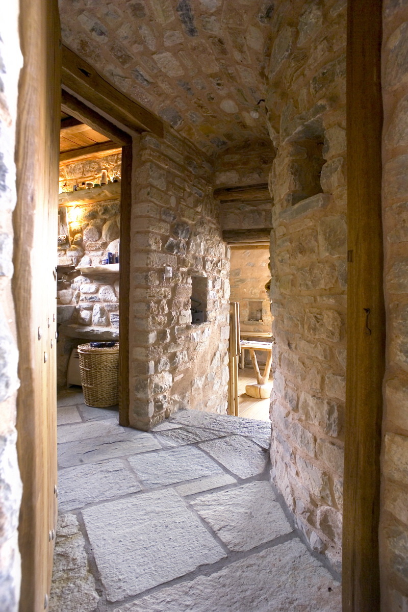 Pelion 山间混凝土石屋，融入自然的简约生活-26