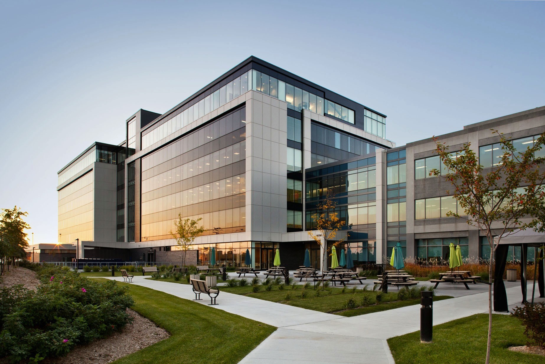 Montreal Merck 总部 · 现代共享办公空间-20