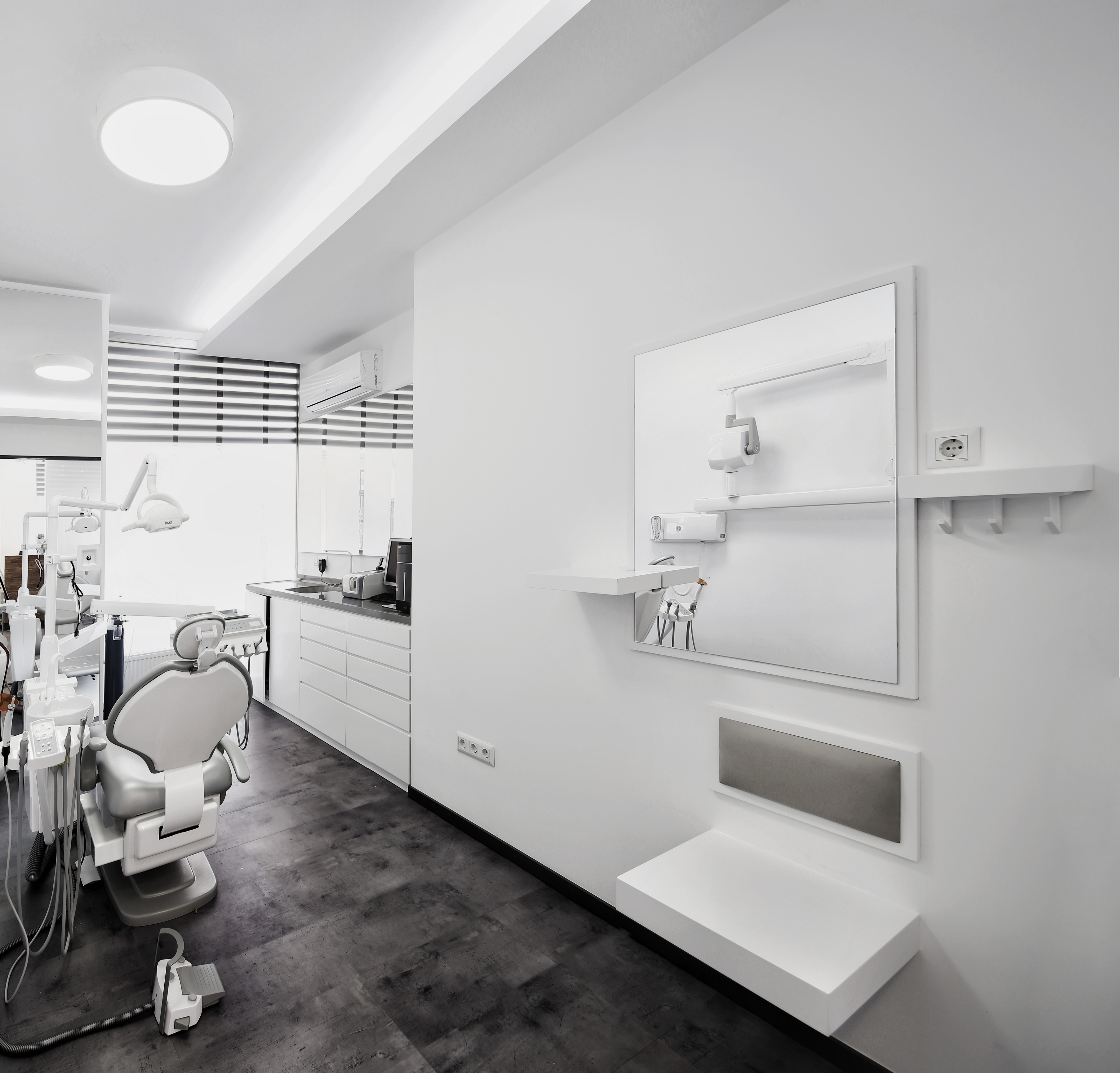 温暖材料与自然光打造的舒适医疗空间-7