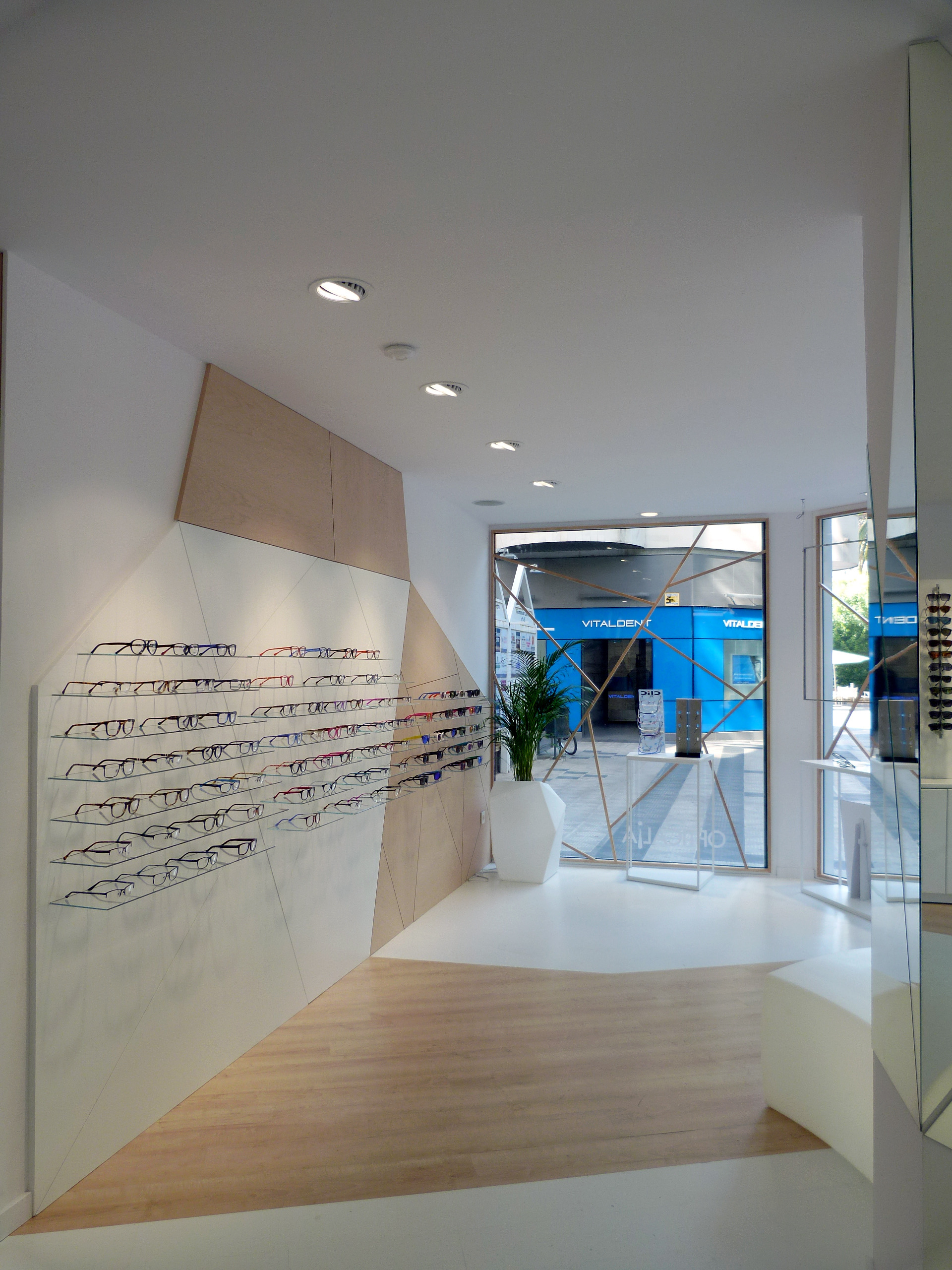 2016 年完成的光学商店设计-8