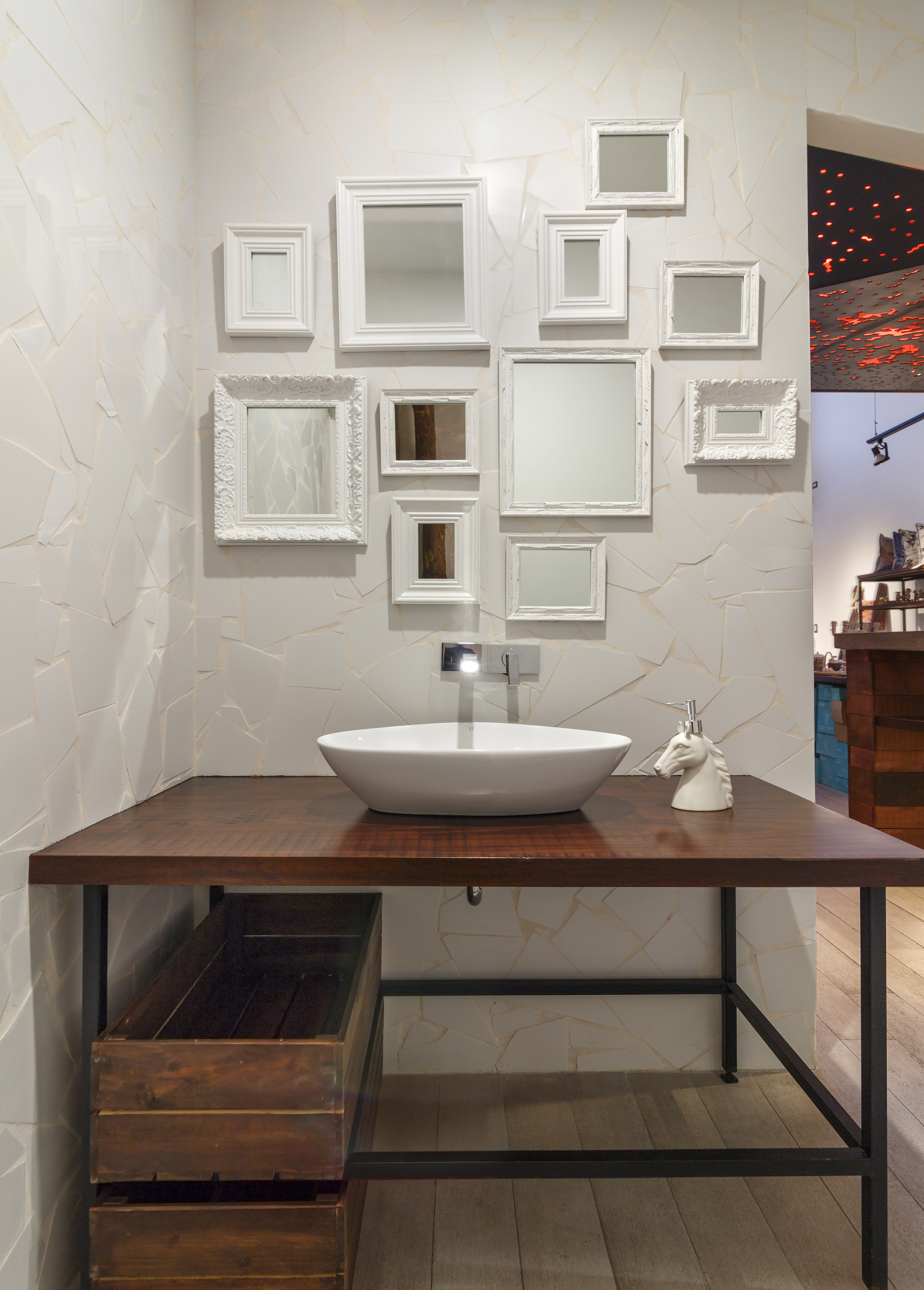 模块化定制家具打造独特零售空间-6