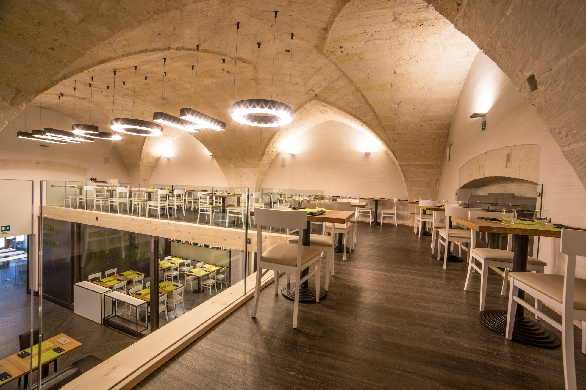 旧工厂变身高雅现代餐厅-13