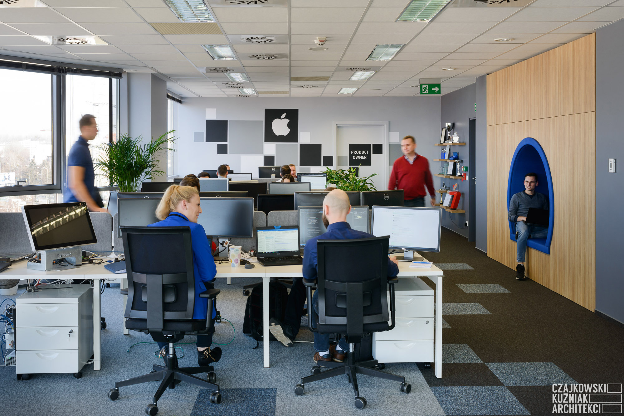 打造"JCommerce 2"公司卡托维兹办公室的室内设计-12