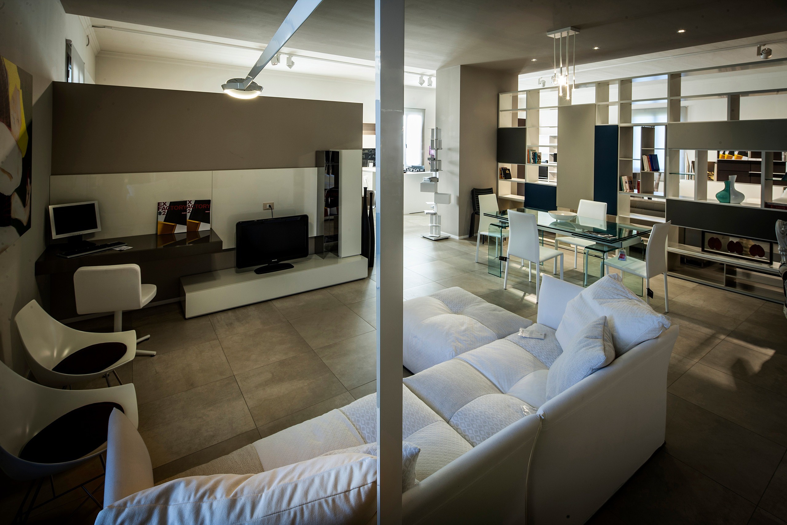 2013 年意大利家具展厅室内设计案例-6