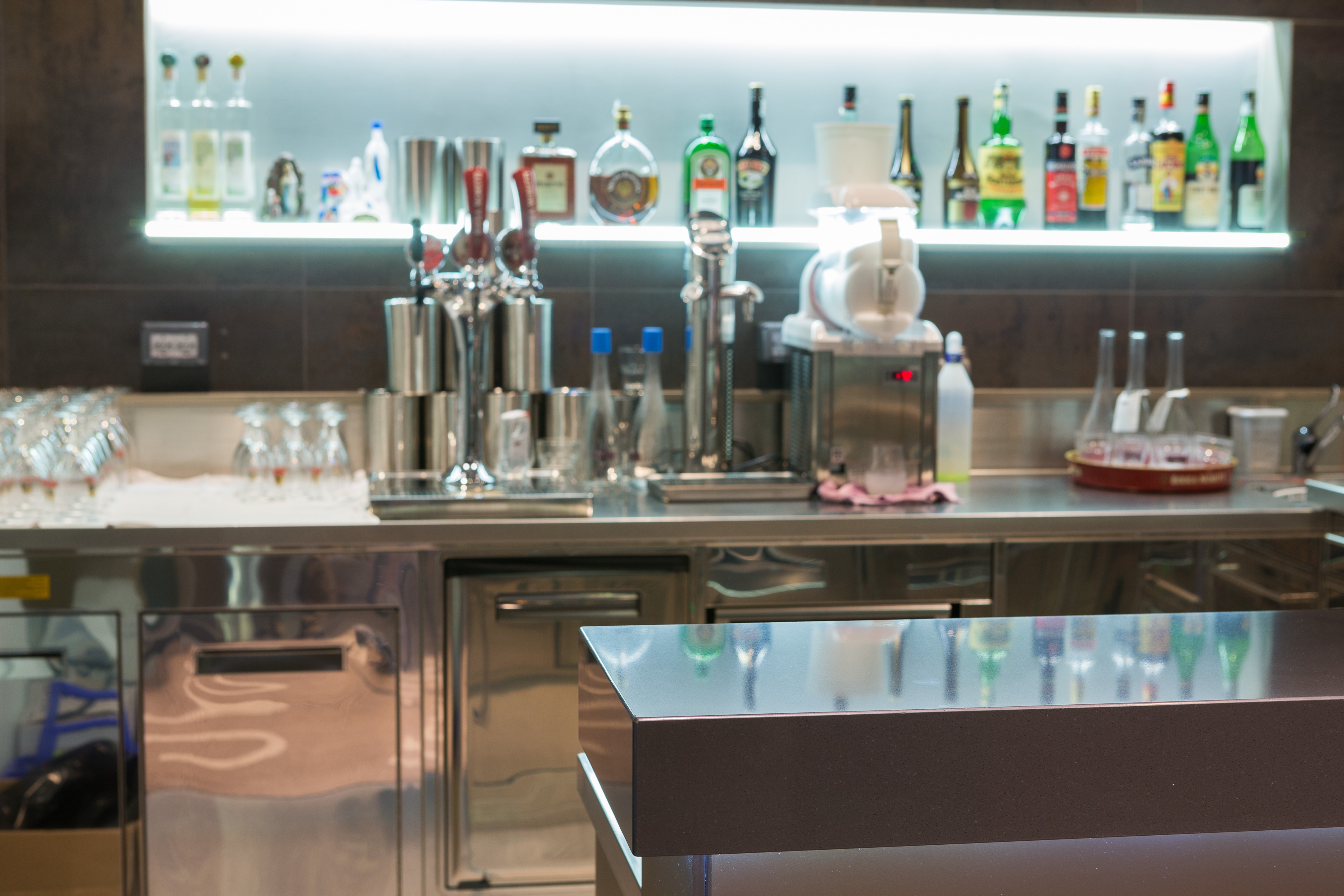 剧院式餐厅 Teatro 26 | 定制家具与光影艺术的完美融合-24