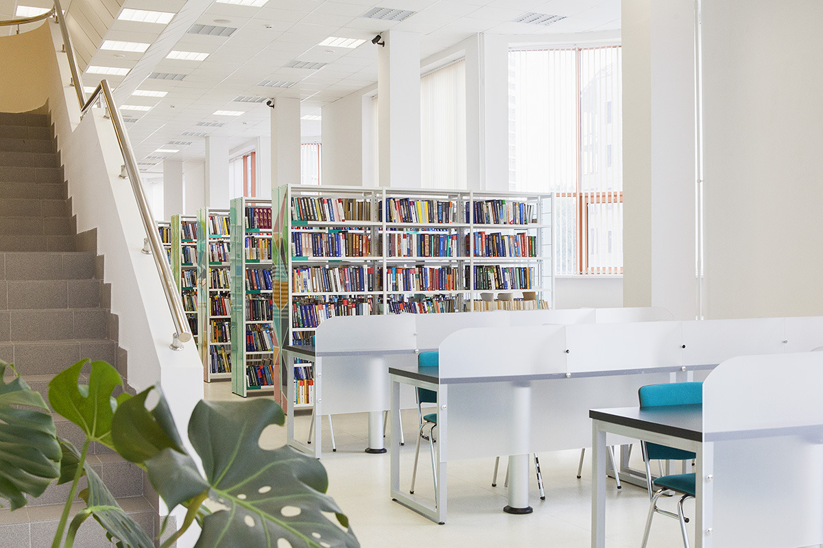 彩色科技油气场 · 州立石油天然气大学图书馆-15