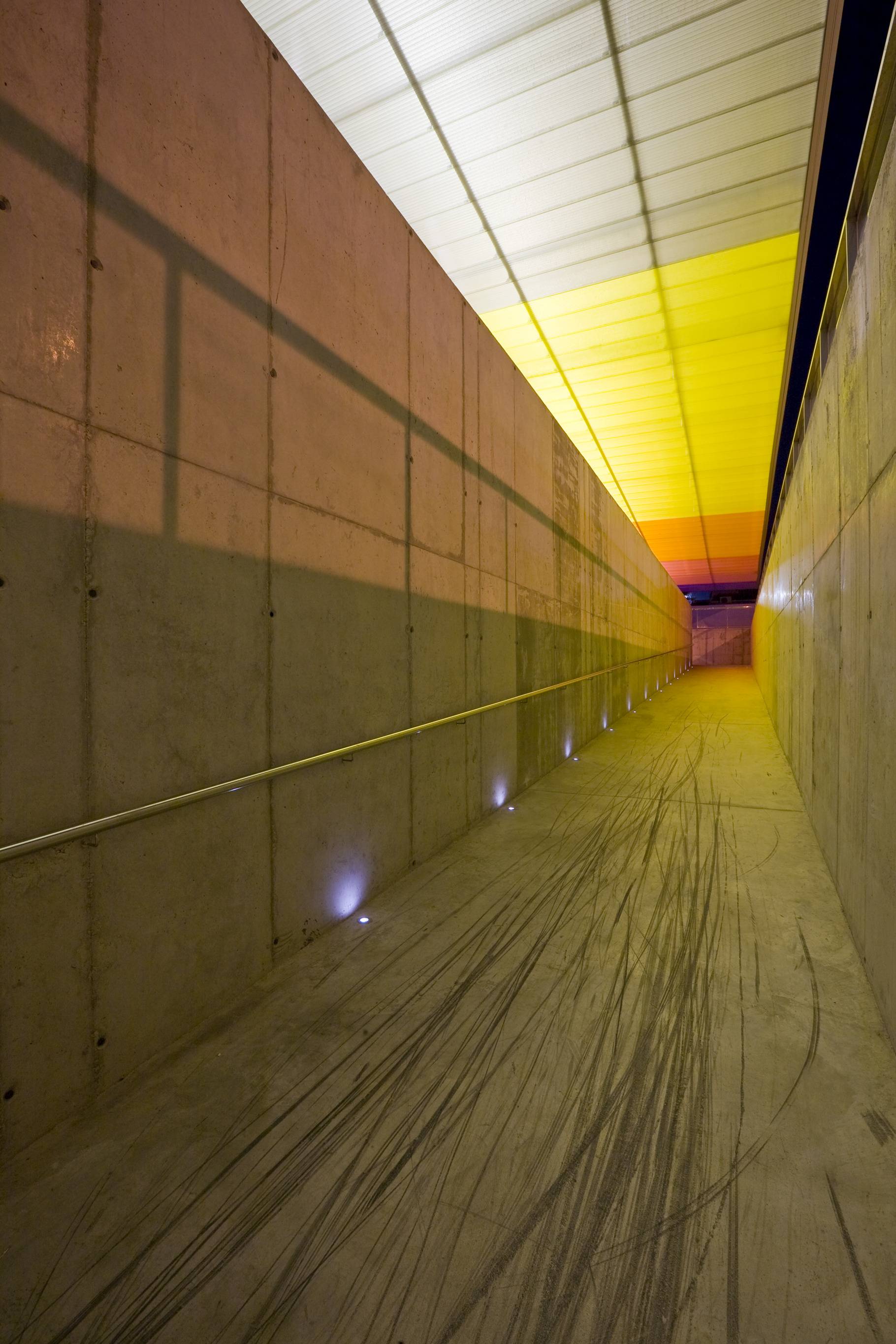 萨印第奥特里亚多功能体育馆-8