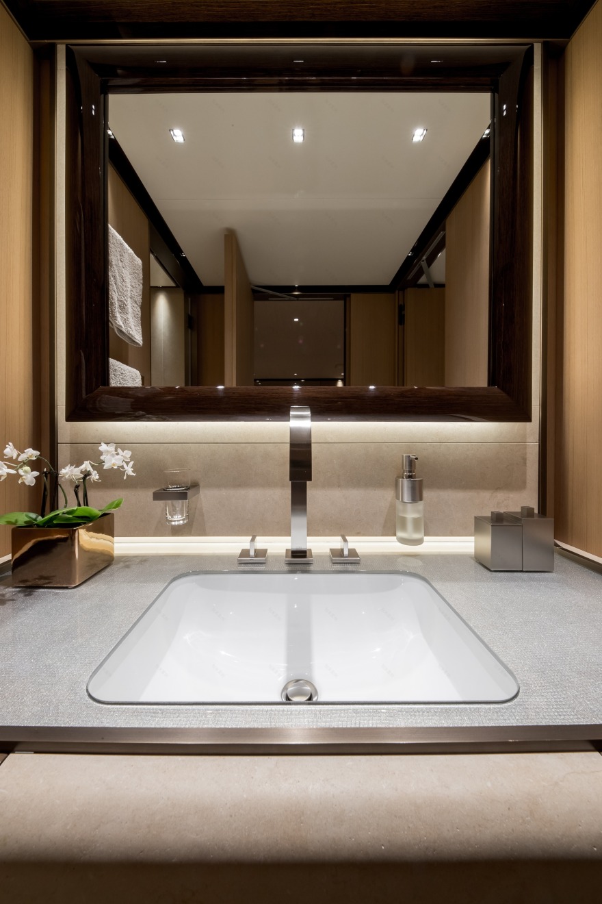 豪华游艇"M/Y Vertige"的精致室内设计-11