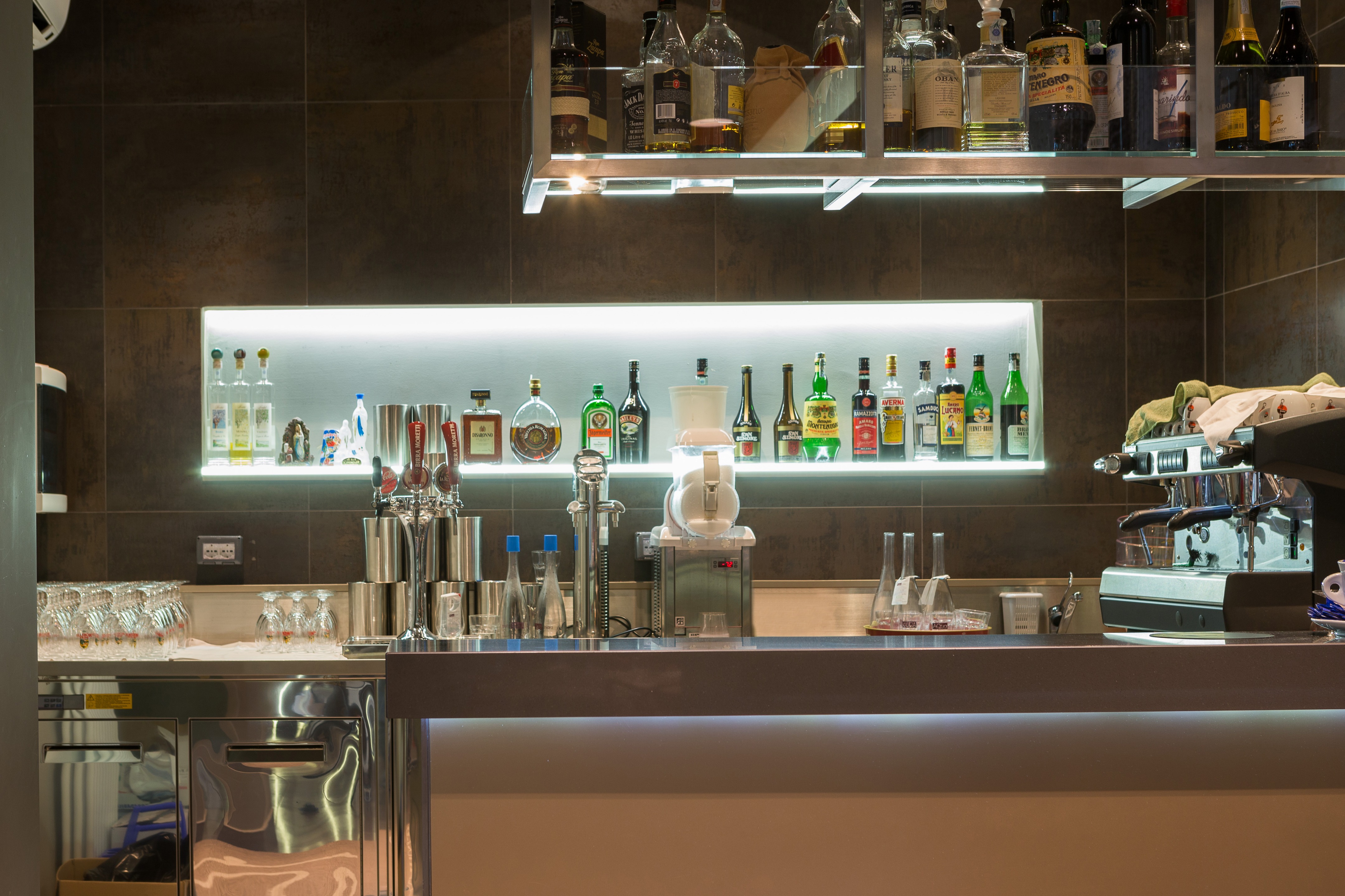 剧院式餐厅 Teatro 26 | 定制家具与光影艺术的完美融合-25