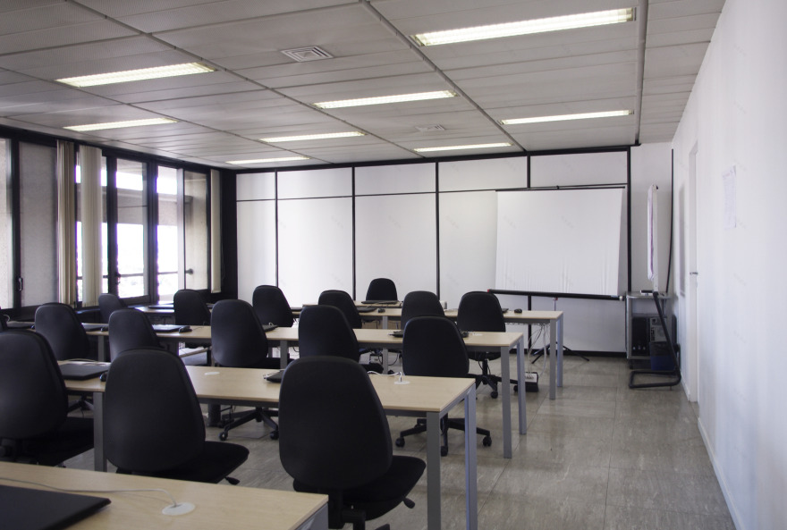 博洛尼亚天际线办公室翻新-7